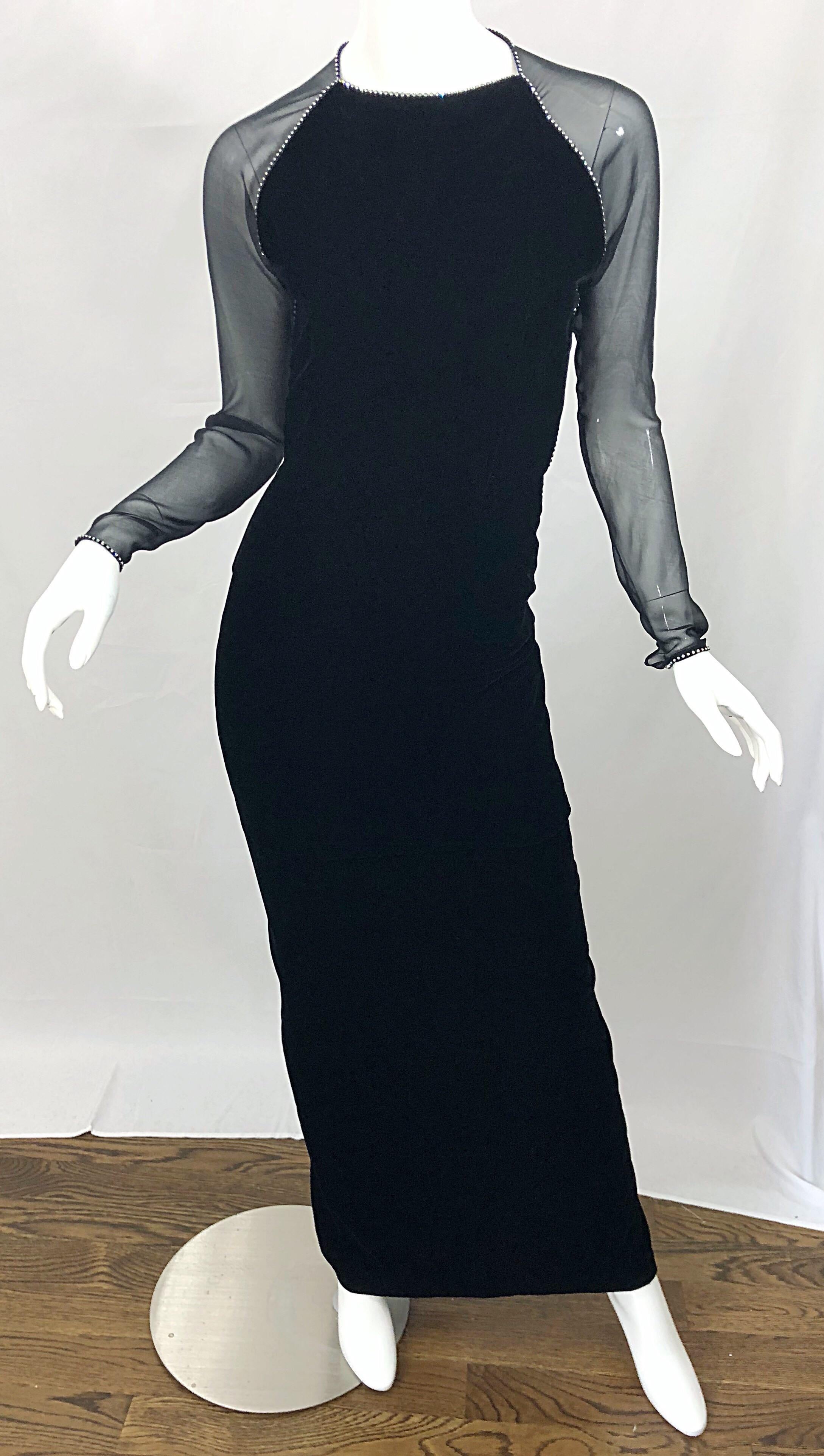Vintage Oscar de la Renta Black Size 4 Silk Velvet 90s Rhinestone Open Back Gown For Sale 3