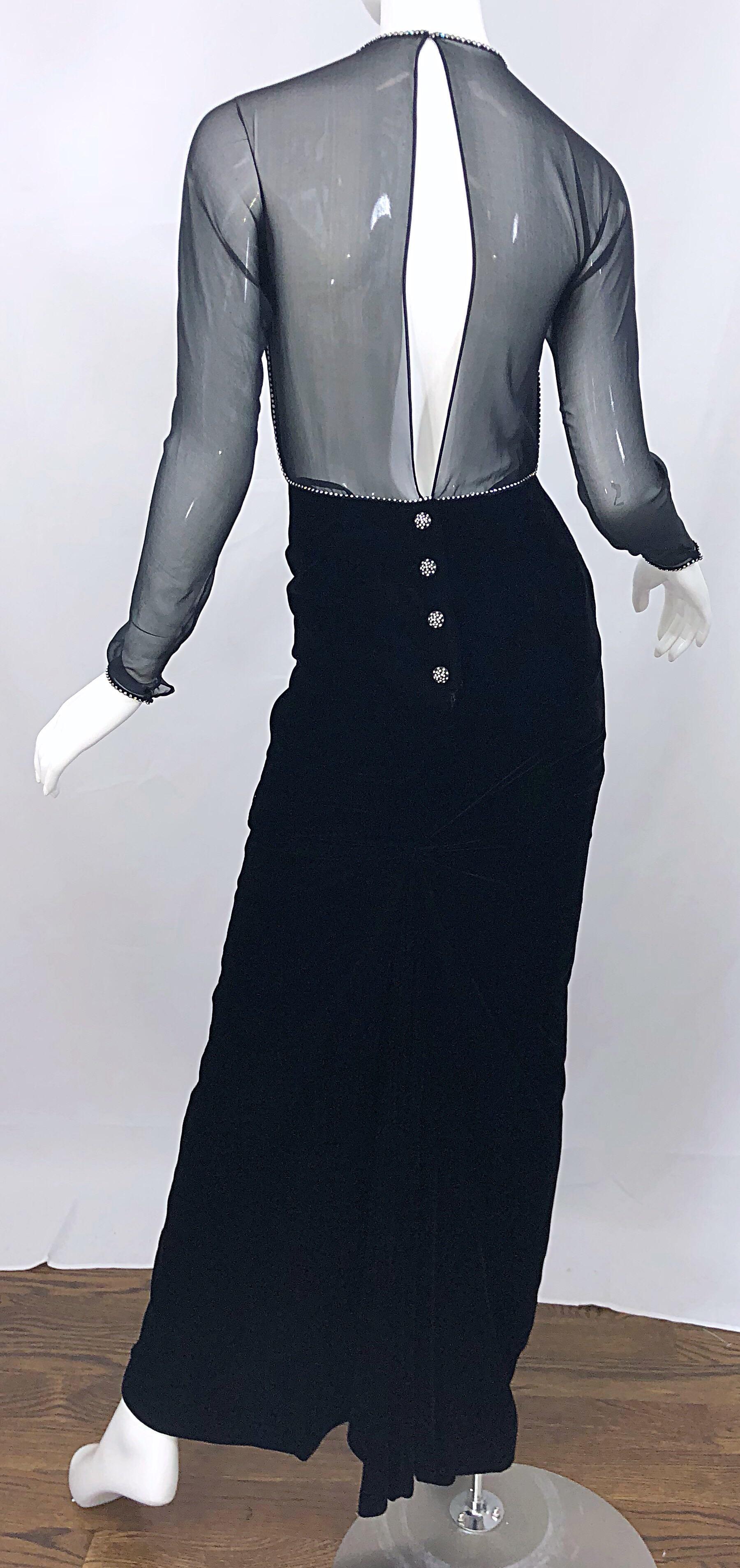 Vintage Oscar de la Renta Black Size 4 Silk Velvet 90s Rhinestone Open Back Gown For Sale 10