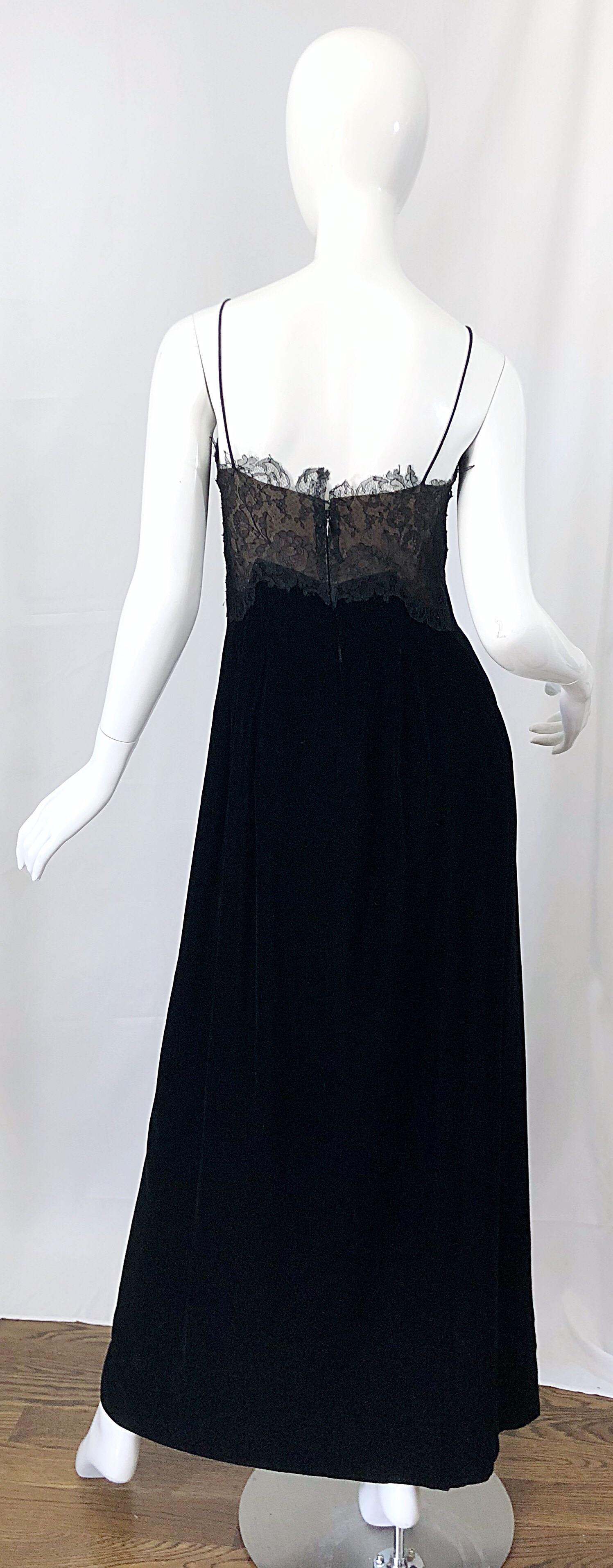 Bellissimo abito vintage Richilene anni '70 in velluto di seta nero + pizzo nudo in chiffon In condizioni ottime in vendita a San Diego, CA