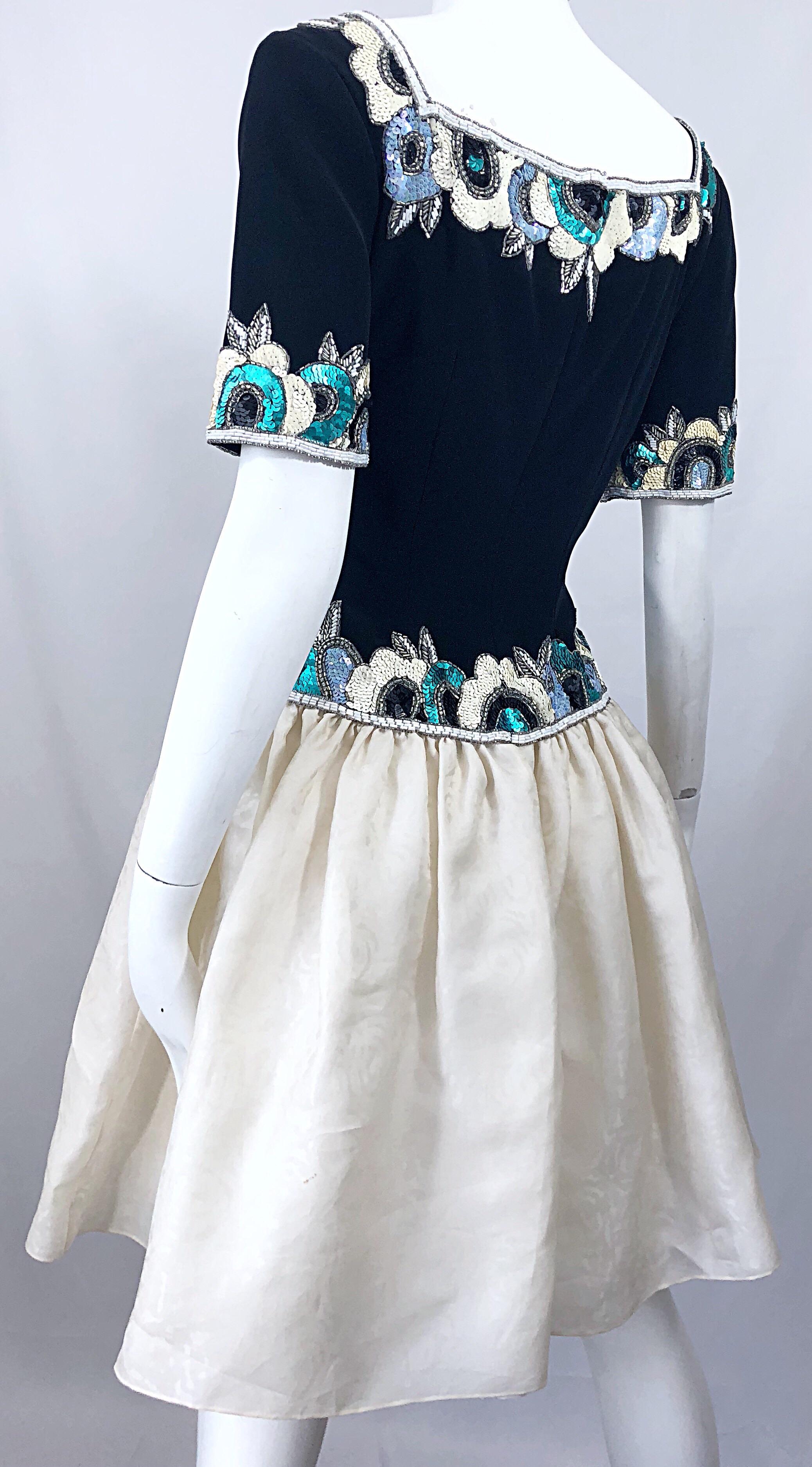 Vintage Bob Mackie 1990s Size 6 Black, White and Blue Silk Fit n' Flare Dress For Sale 2