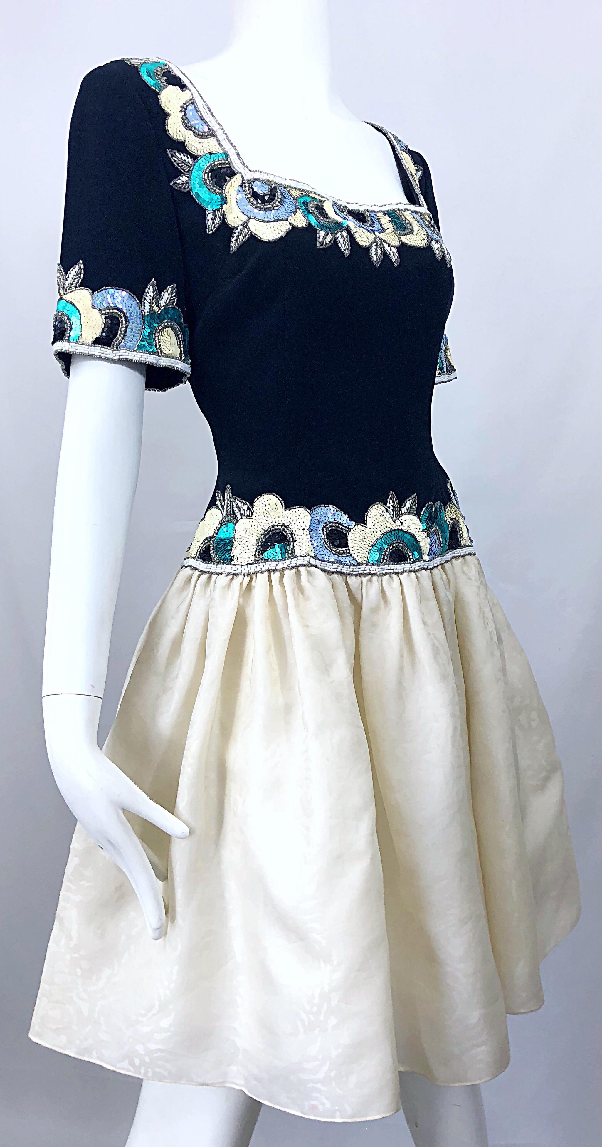 Vintage Bob Mackie 1990s Size 6 Black, White and Blue Silk Fit n' Flare Dress For Sale 5