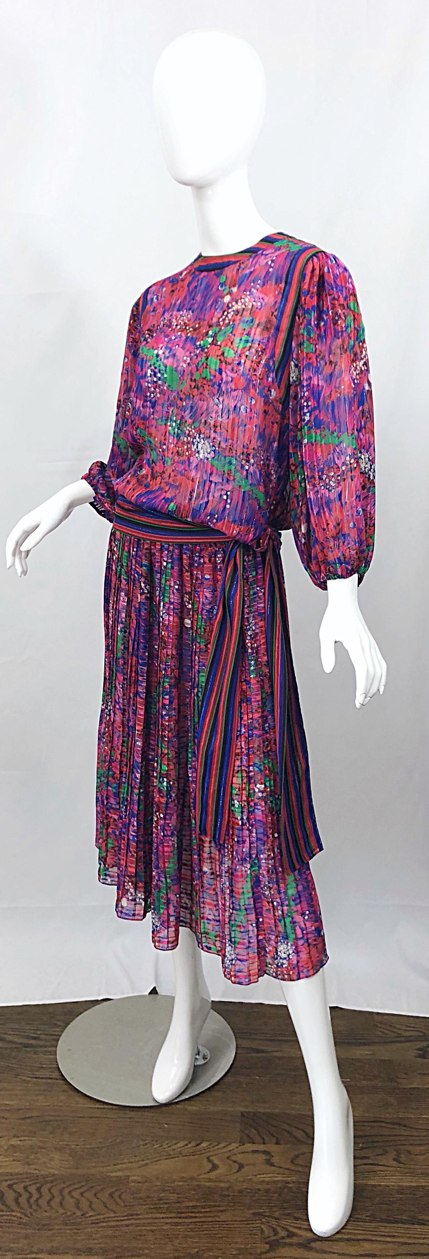 Vintage Diane Freis 1980er Jahre Oberteil und Rock Kleid mit Streifen in Rosa, Lila und Grün mit Blumen im Angebot 3