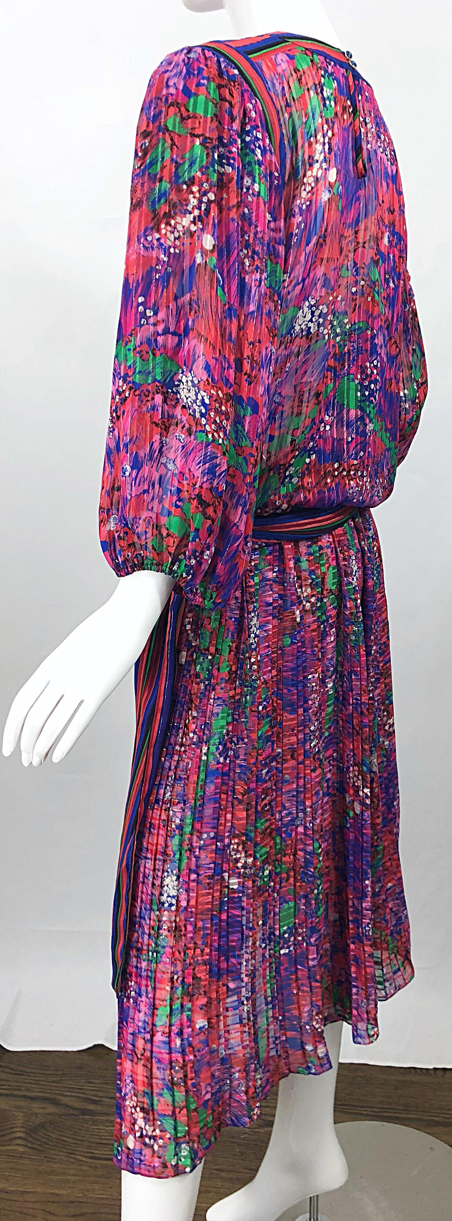 Vintage Diane Freis 1980er Jahre Oberteil und Rock Kleid mit Streifen in Rosa, Lila und Grün mit Blumen im Angebot 4