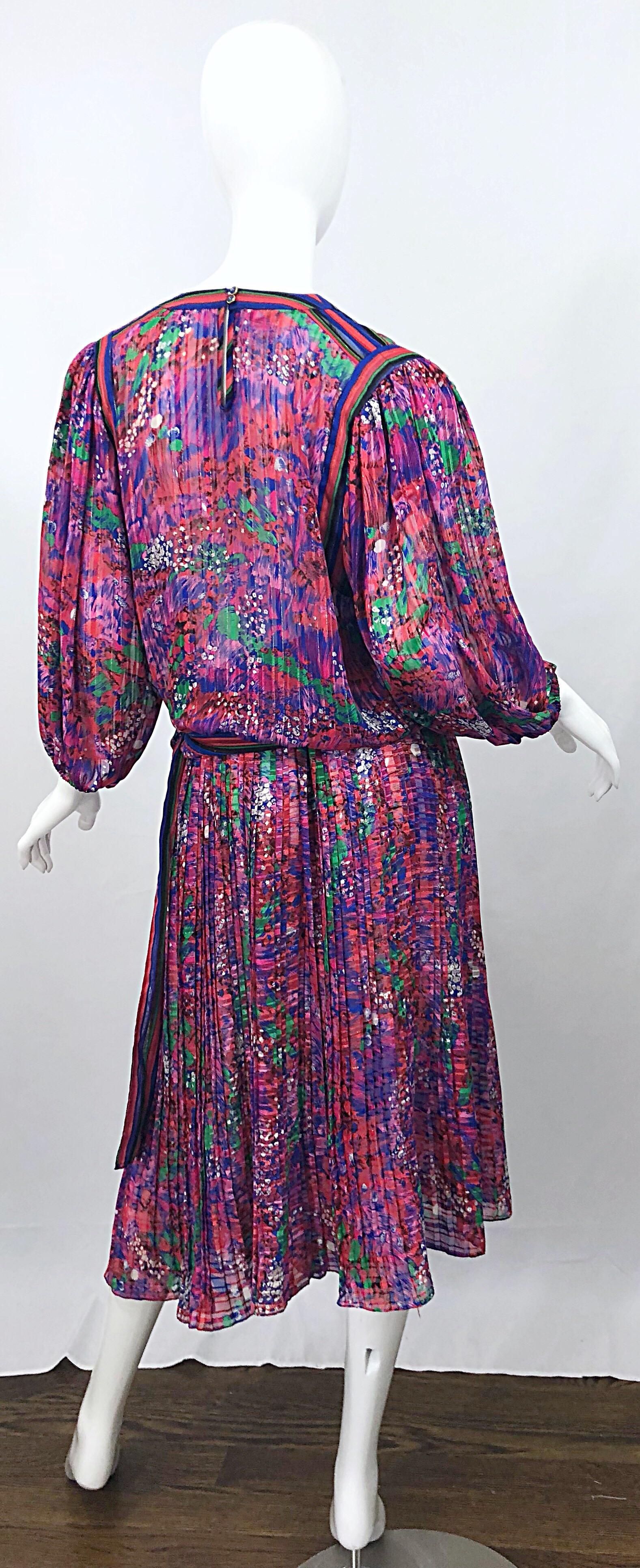 Vintage Diane Freis 1980er Jahre Oberteil und Rock Kleid mit Streifen in Rosa, Lila und Grün mit Blumen im Angebot 6