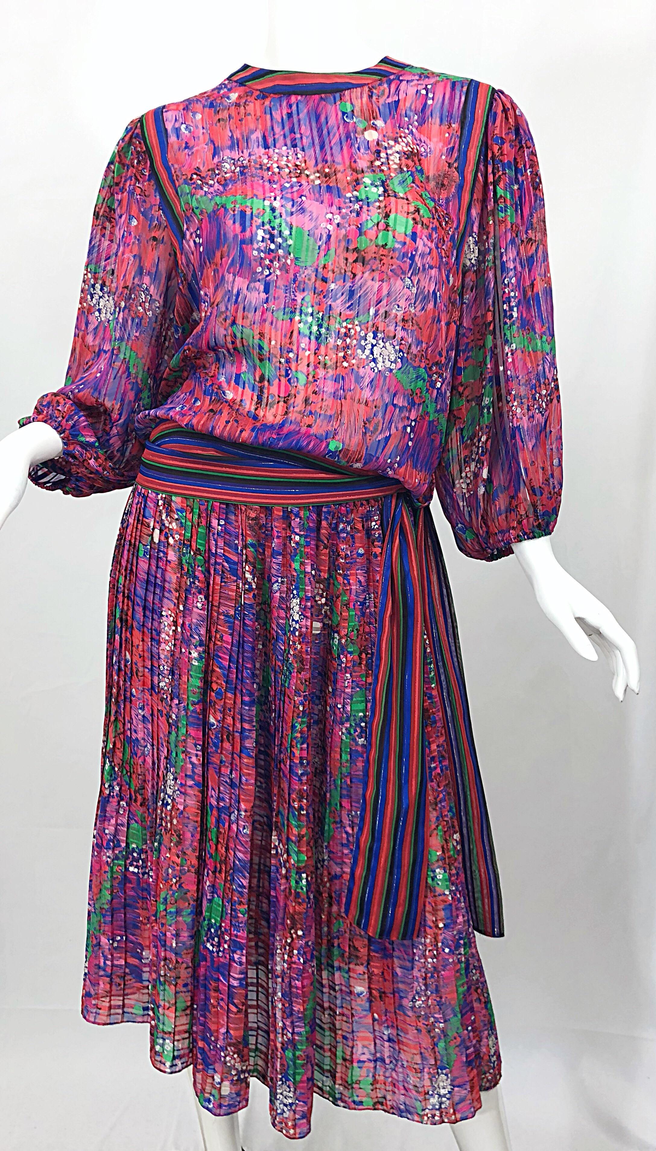 Vintage Diane Freis 1980er Jahre Oberteil und Rock Kleid mit Streifen in Rosa, Lila und Grün mit Blumen im Angebot 7
