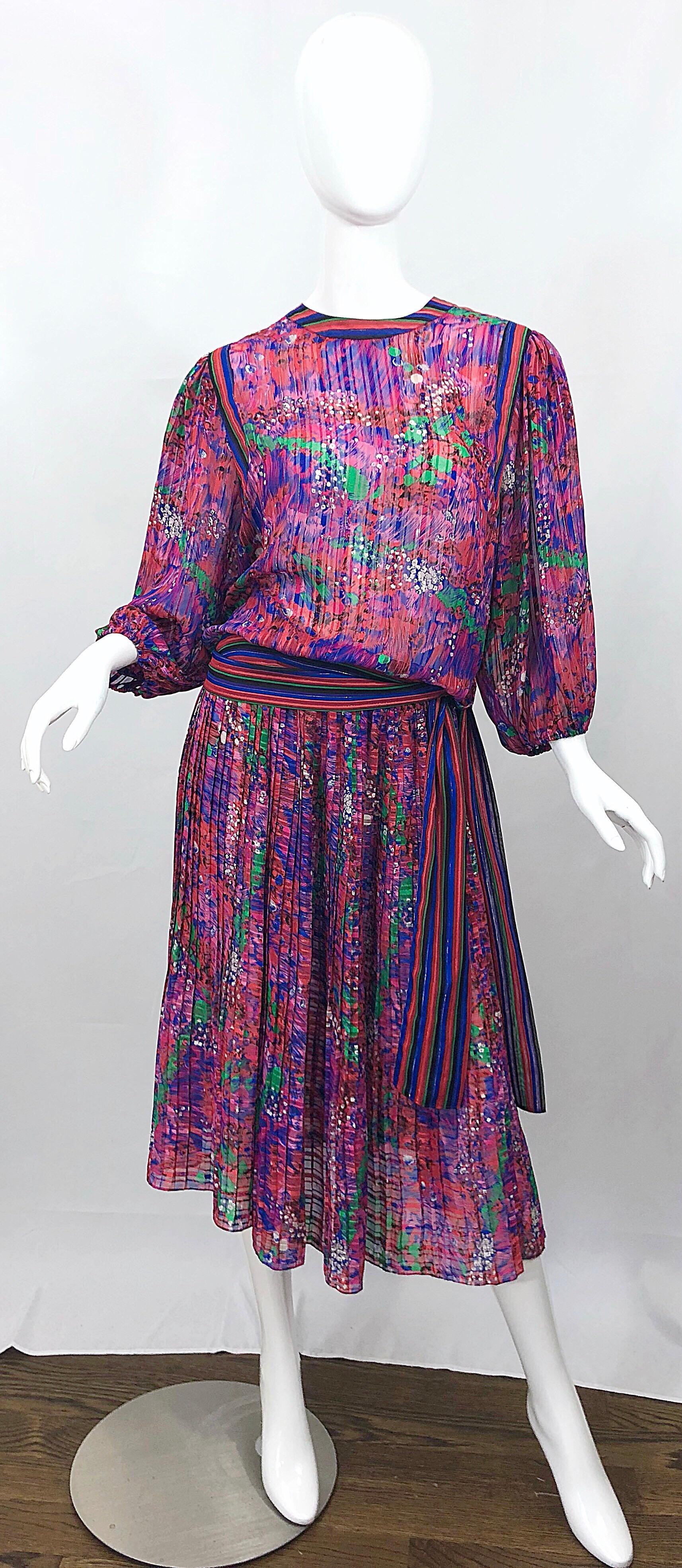 Vintage Diane Freis 1980er Jahre Oberteil und Rock Kleid mit Streifen in Rosa, Lila und Grün mit Blumen im Angebot 9
