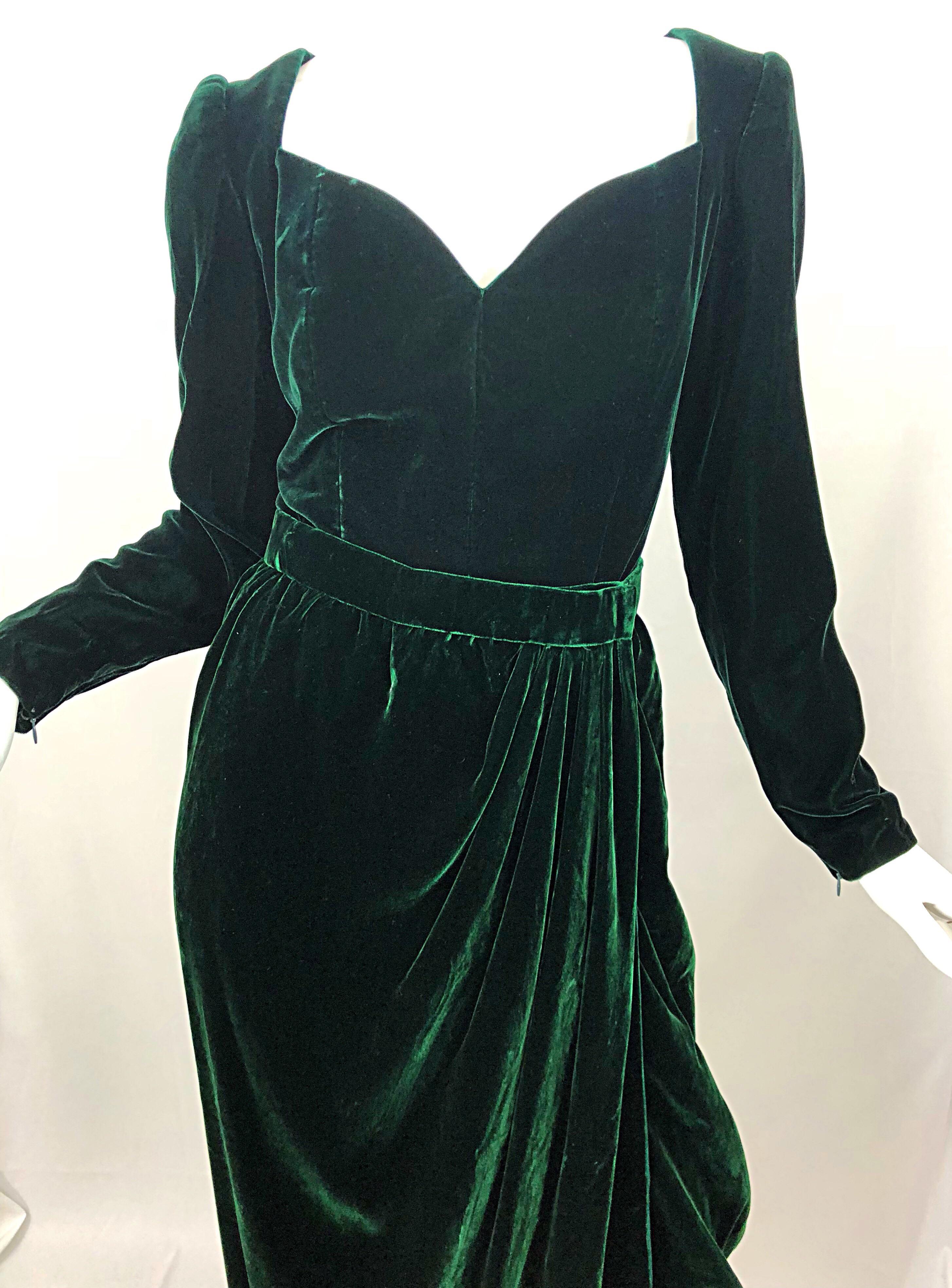 Beautiful vintage OSCAR DE LA RENTA 1990s hunter forest green silk velvet long sleeve top and wrap maxi skirt! The green was hard to photograph, but it is a beautiful true rich tone of hunter green. Features a boned bodice with a flattering