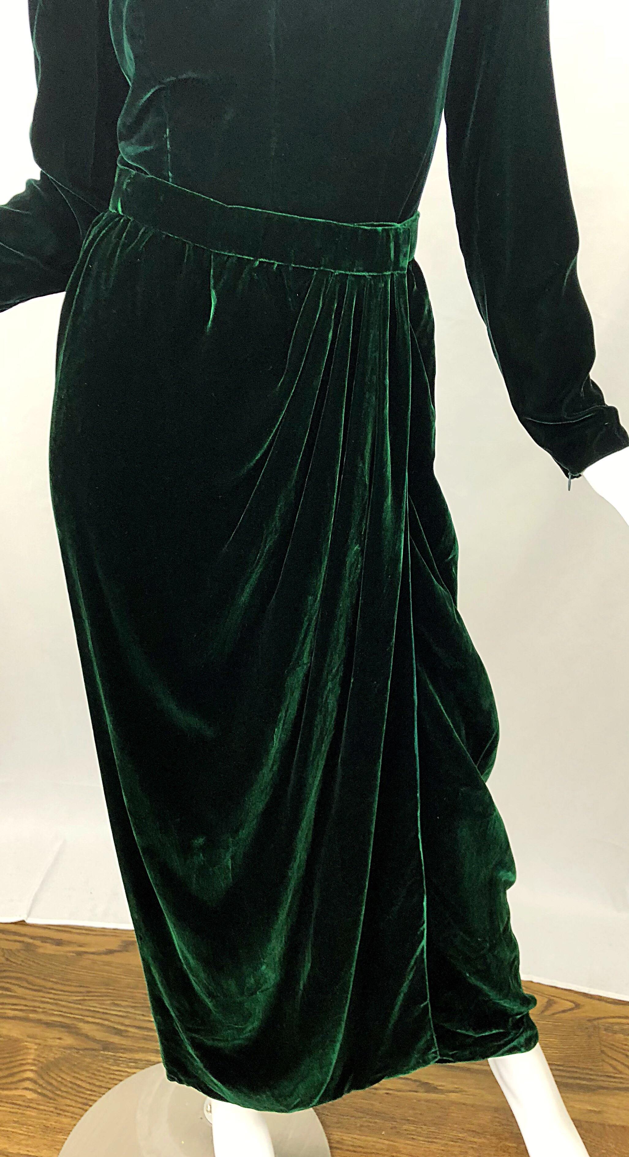 Beautiful Vintage Oscar de la Renta Size 8 Hunter Green Velvet Two Piece Gown In Excellent Condition For Sale In San Diego, CA