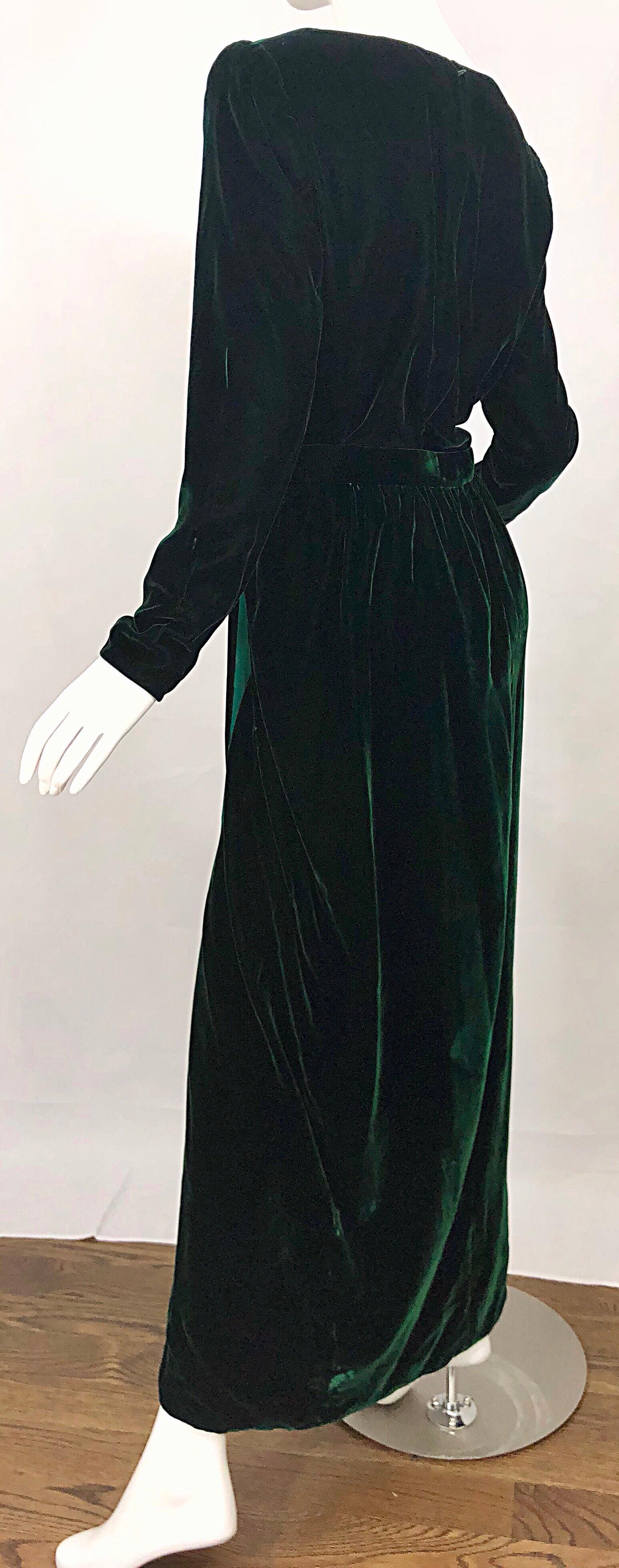 Beautiful Vintage Oscar de la Renta Size 8 Hunter Green Velvet Two Piece Gown For Sale 1