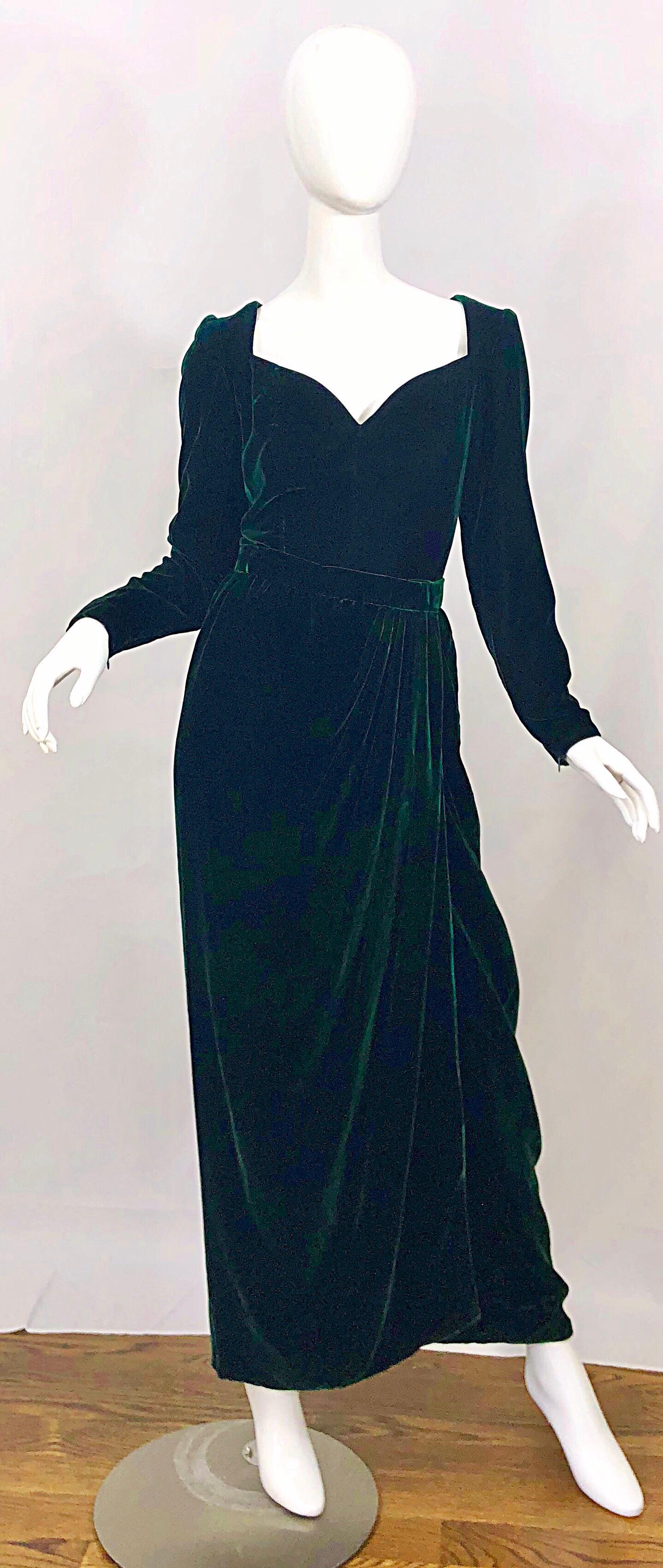 Beautiful Vintage Oscar de la Renta Size 8 Hunter Green Velvet Two Piece Gown For Sale 2