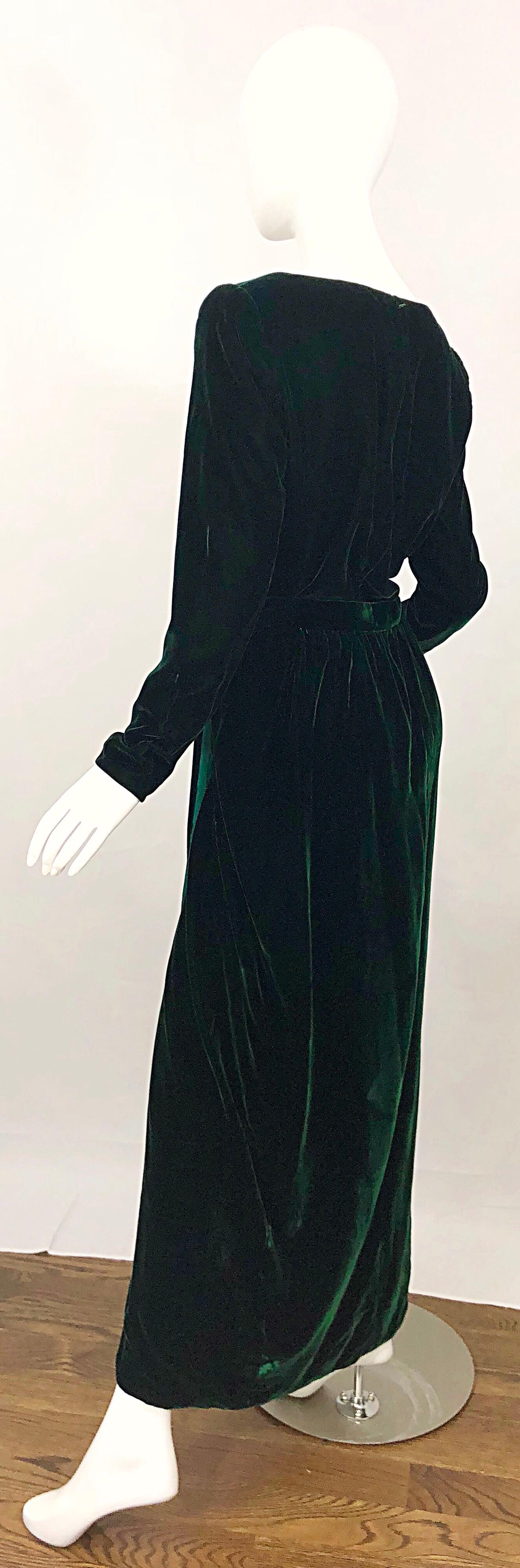 Beautiful Vintage Oscar de la Renta Size 8 Hunter Green Velvet Two Piece Gown For Sale 3
