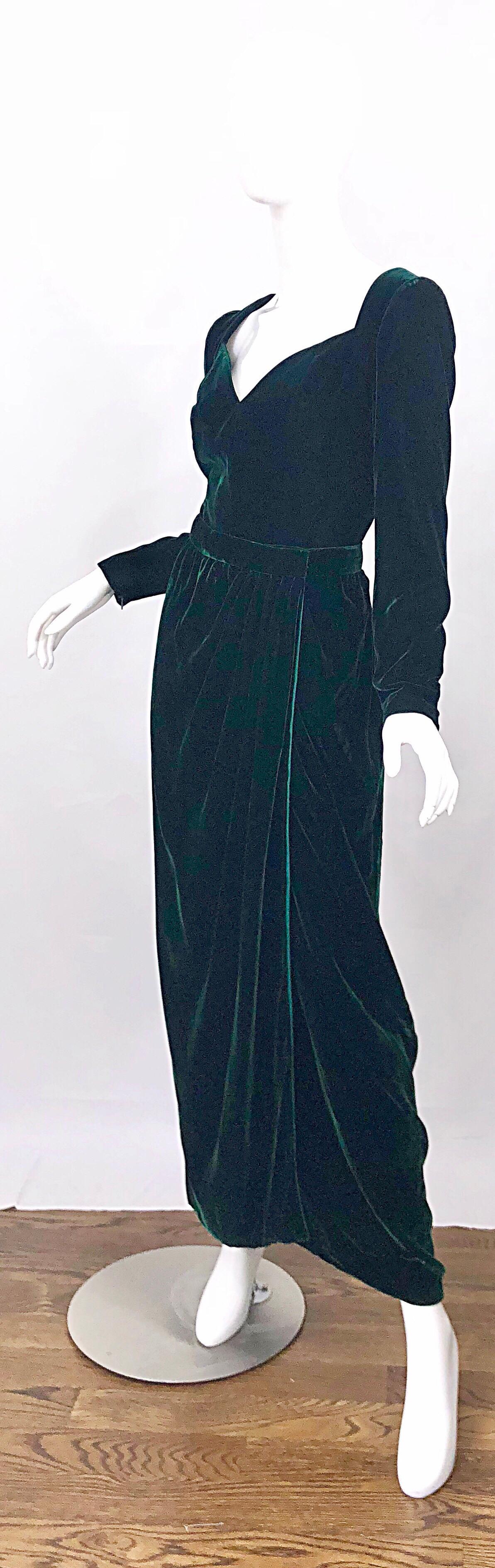 Beautiful Vintage Oscar de la Renta Size 8 Hunter Green Velvet Two Piece Gown For Sale 4