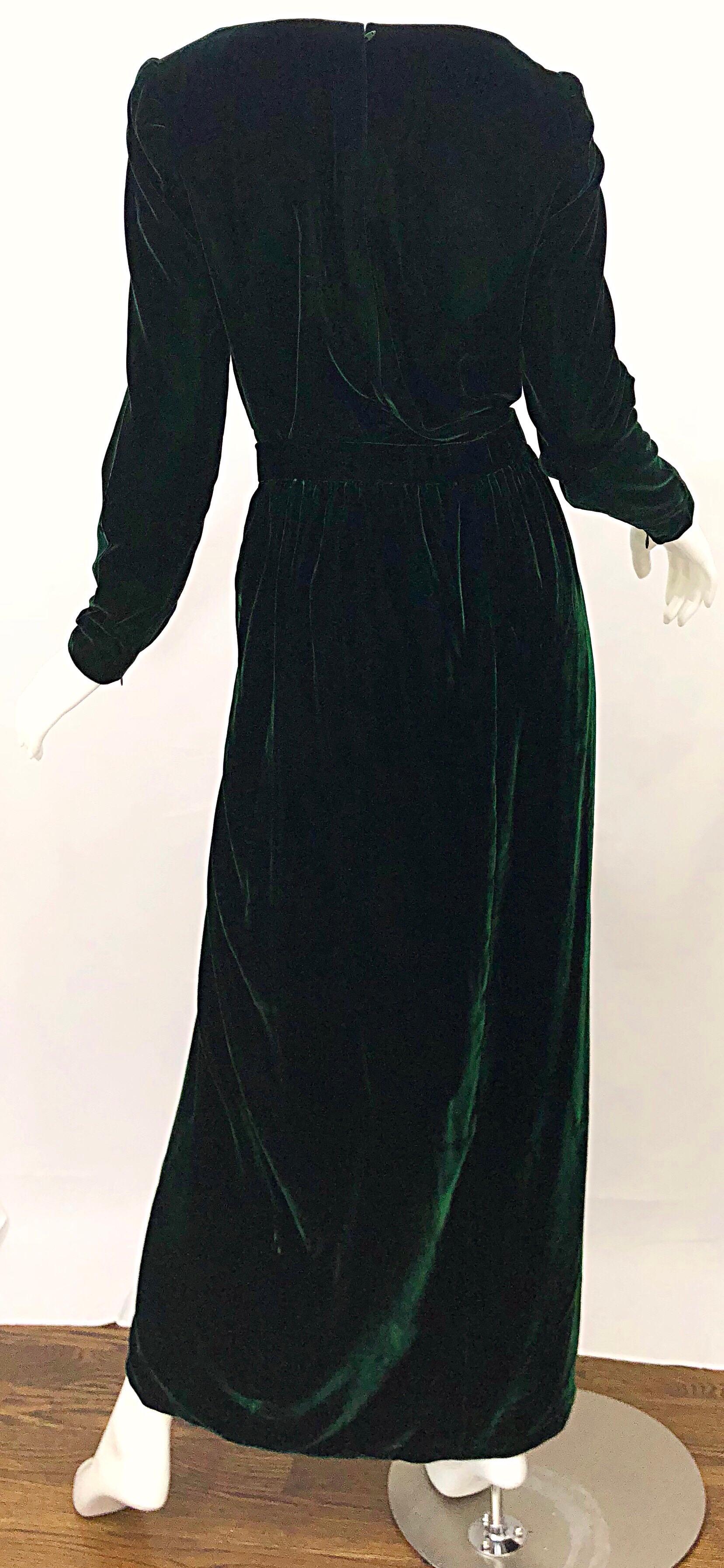 Beautiful Vintage Oscar de la Renta Size 8 Hunter Green Velvet Two Piece Gown For Sale 5