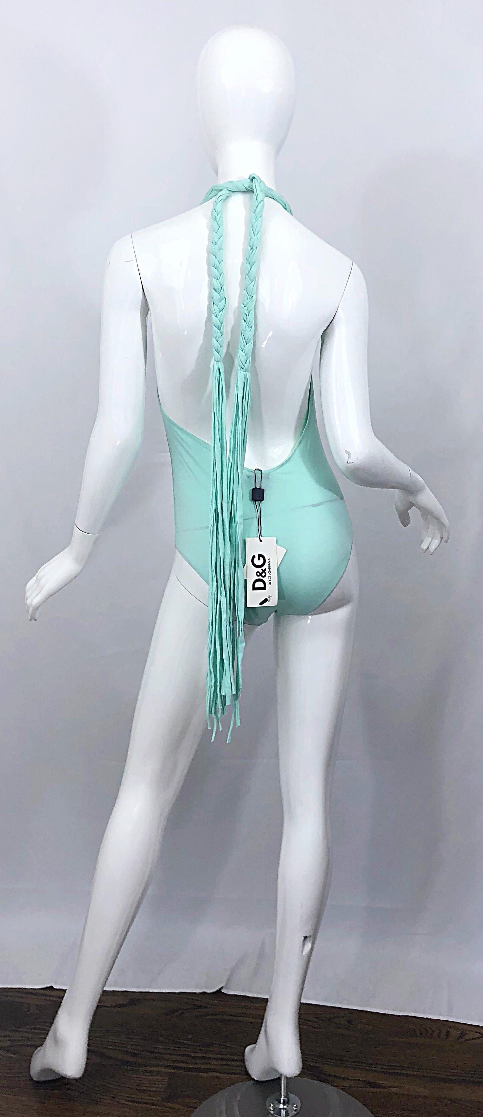 Seltener Frühjahr 2003 Dolce & Gabbana Teal Blue Pailletten-Bodysuit mit einem Teil und Fransen im Zustand „Neu“ im Angebot in San Diego, CA