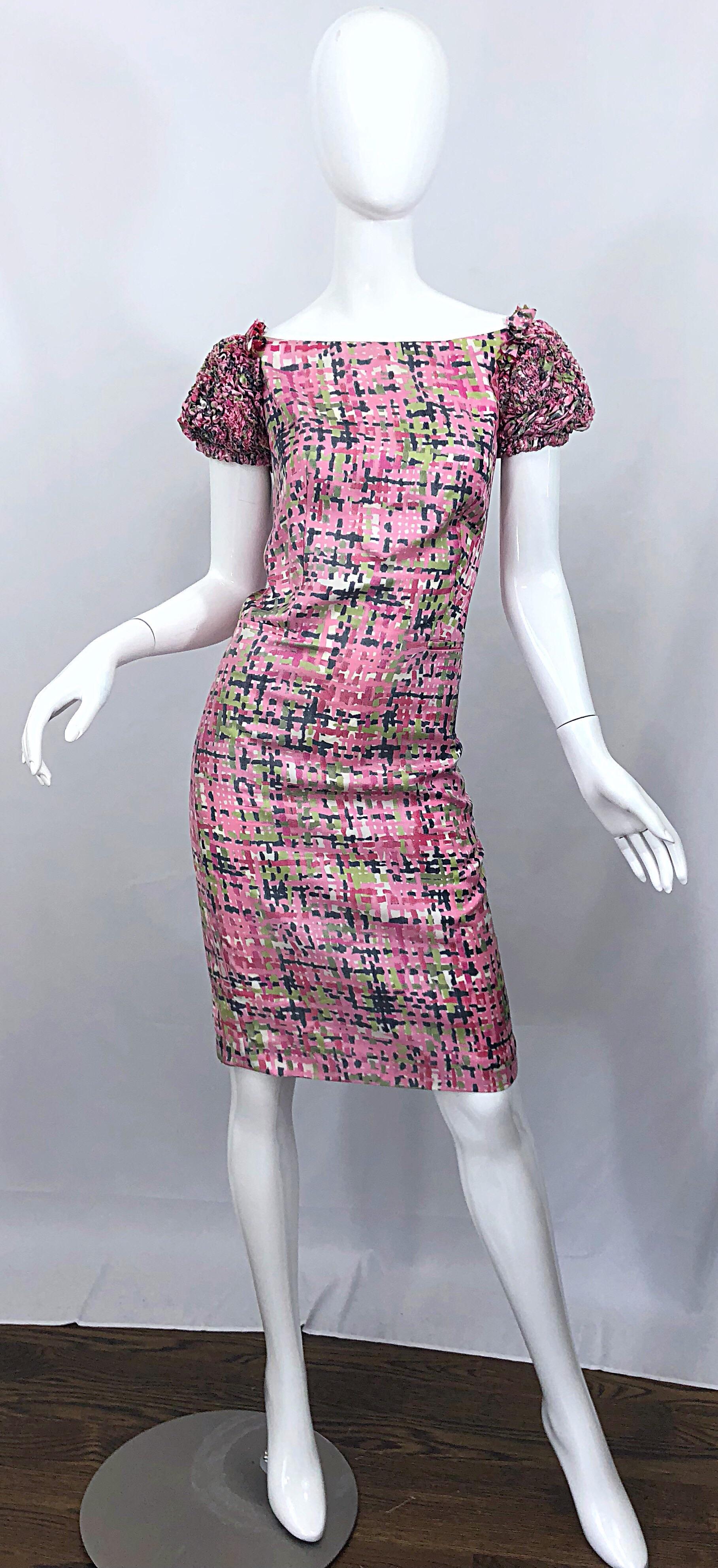 Marron Yves Saint Laurent - Robe fourreau à manches bouffantes en soie rose et verte, taille 38/8, état neuf en vente