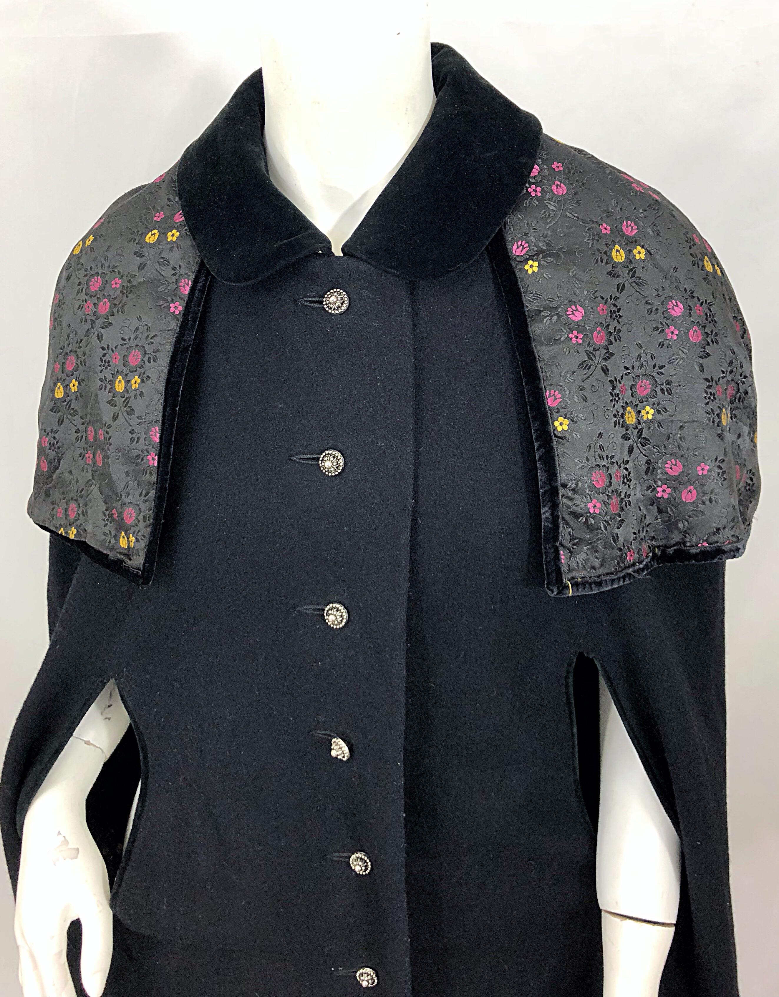 1960s German Made Black Wool Vintage 60s Chic Swing Cape Jacket Coat In Excellent Condition For Sale In San Diego, CA