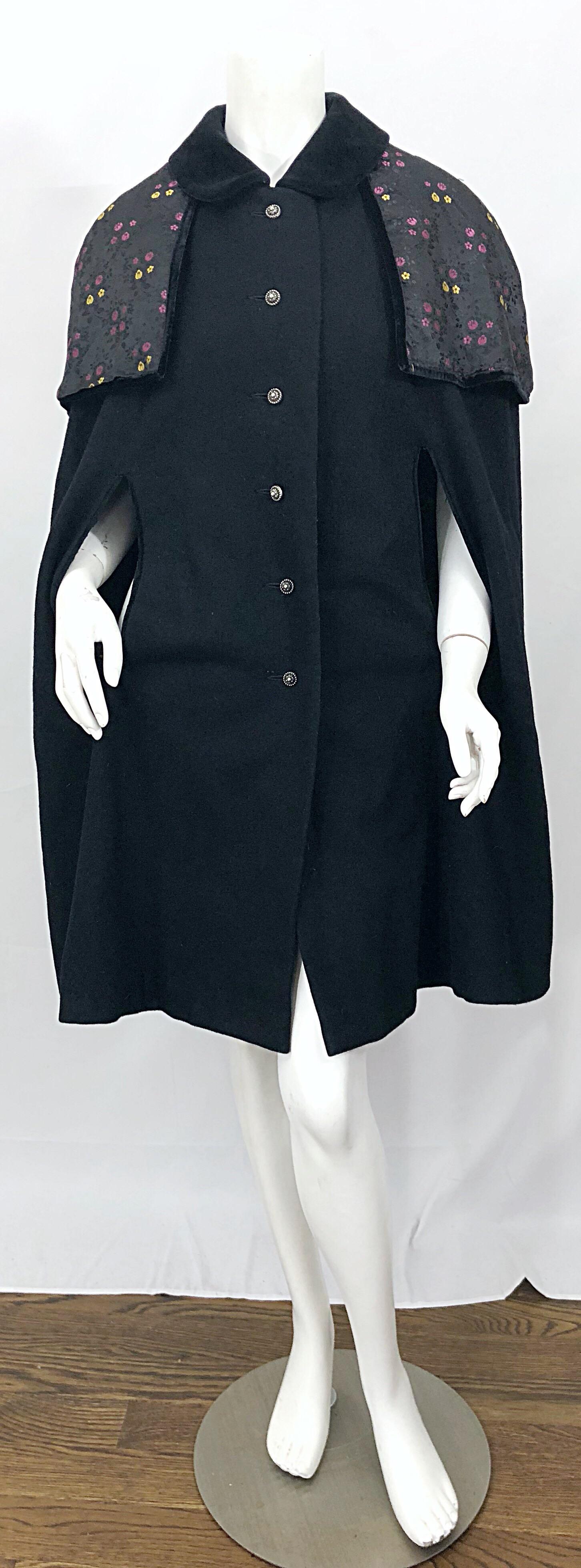 1960s German Made Black Wool Vintage 60s Chic Swing Cape Jacket Coat For Sale 3