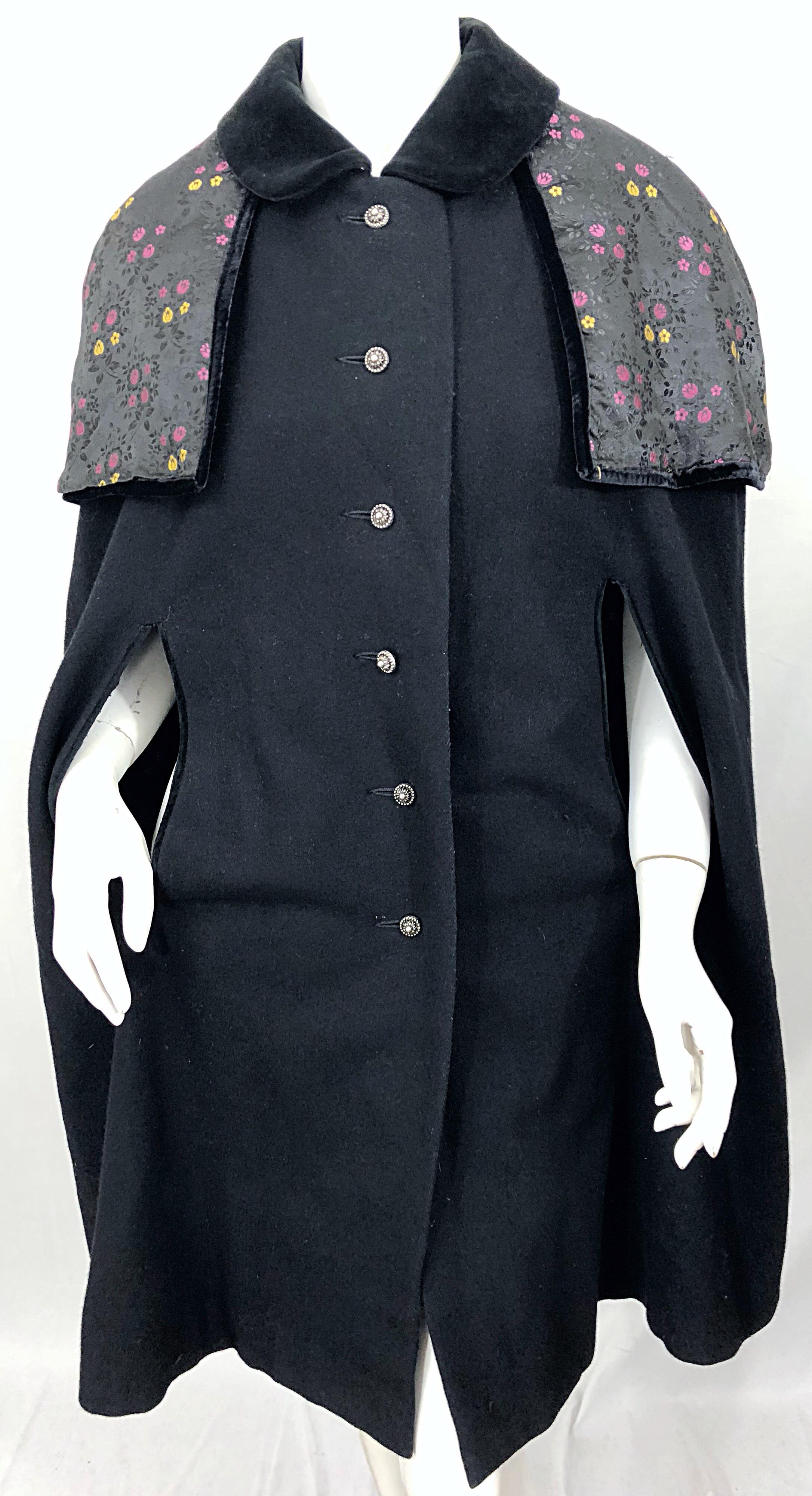 1960s German Made Black Wool Vintage 60s Chic Swing Cape Jacket Coat For Sale 5