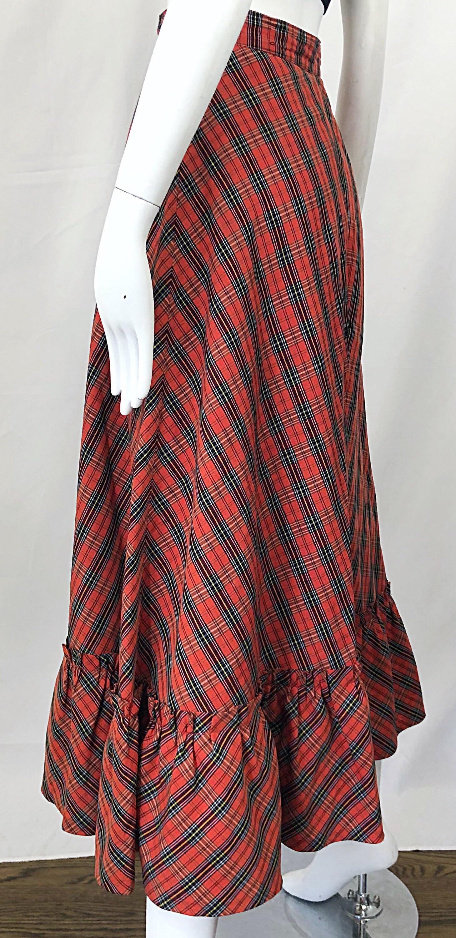 Jupe longue vintage en voile de coton à carreaux rouges avec ourlet à volants (années 1970) en vente 3