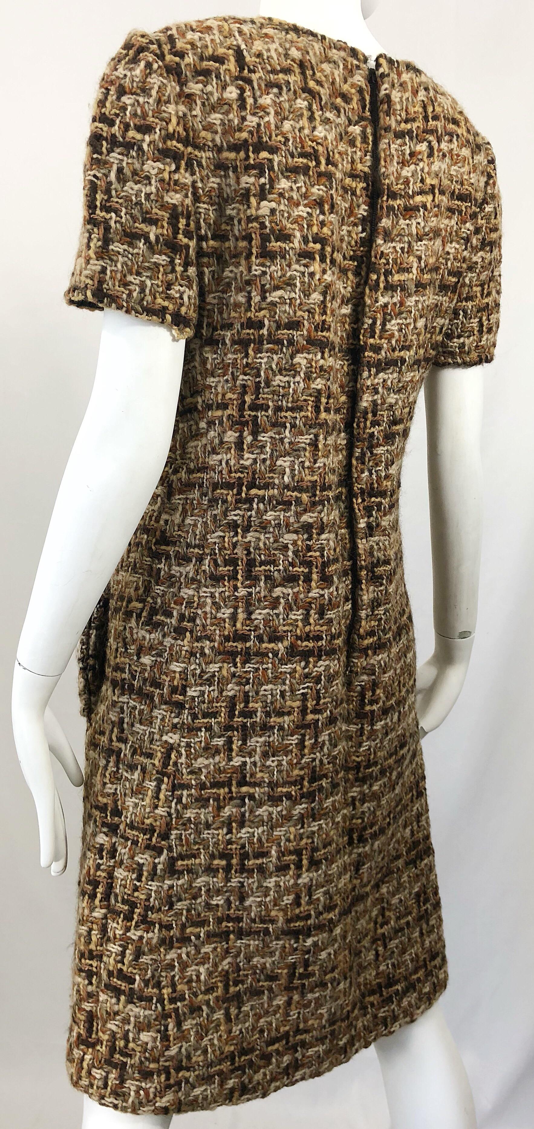 Chic 1960s Brown + Taupe Boucle Woven Short Sleeve Vintage 60s Shift Dress In Excellent Condition For Sale In San Diego, CA