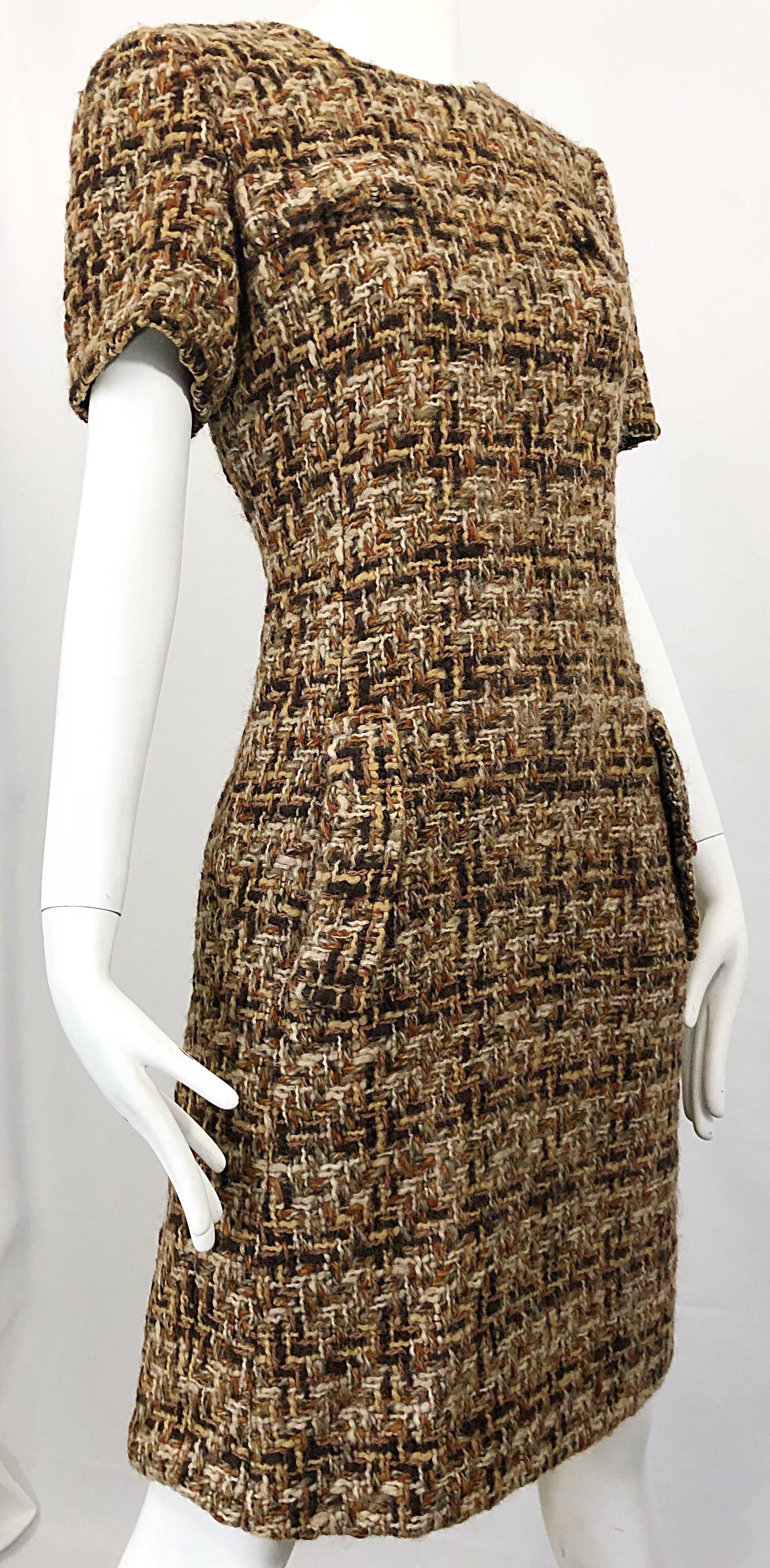 Women's Chic 1960s Brown + Taupe Boucle Woven Short Sleeve Vintage 60s Shift Dress For Sale