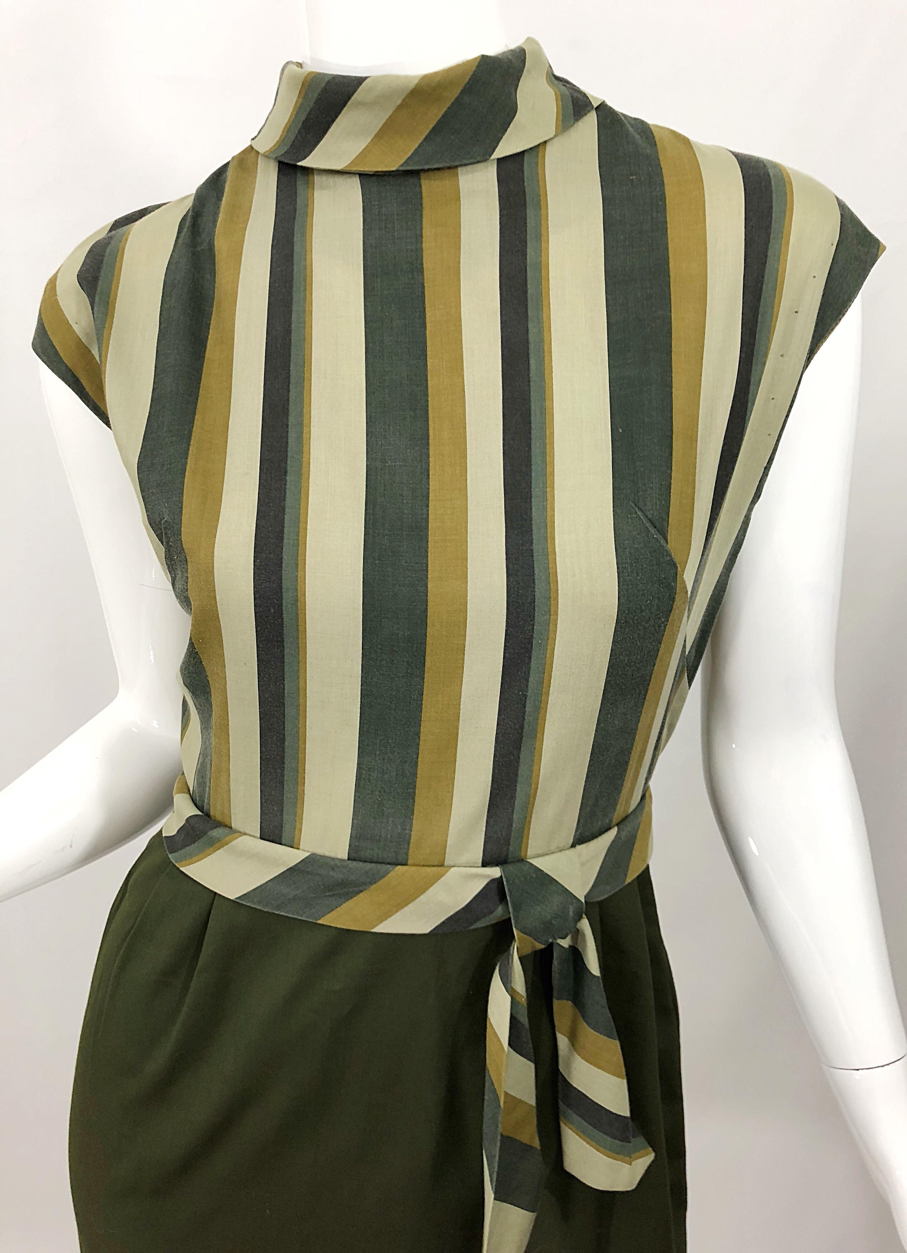 Chic Chartreuse Olivgrün gestreiftes Vintage 60er Jahre Kleid mit Kapuzenärmeln aus Baumwolle 1960er Jahre (Grün) im Angebot