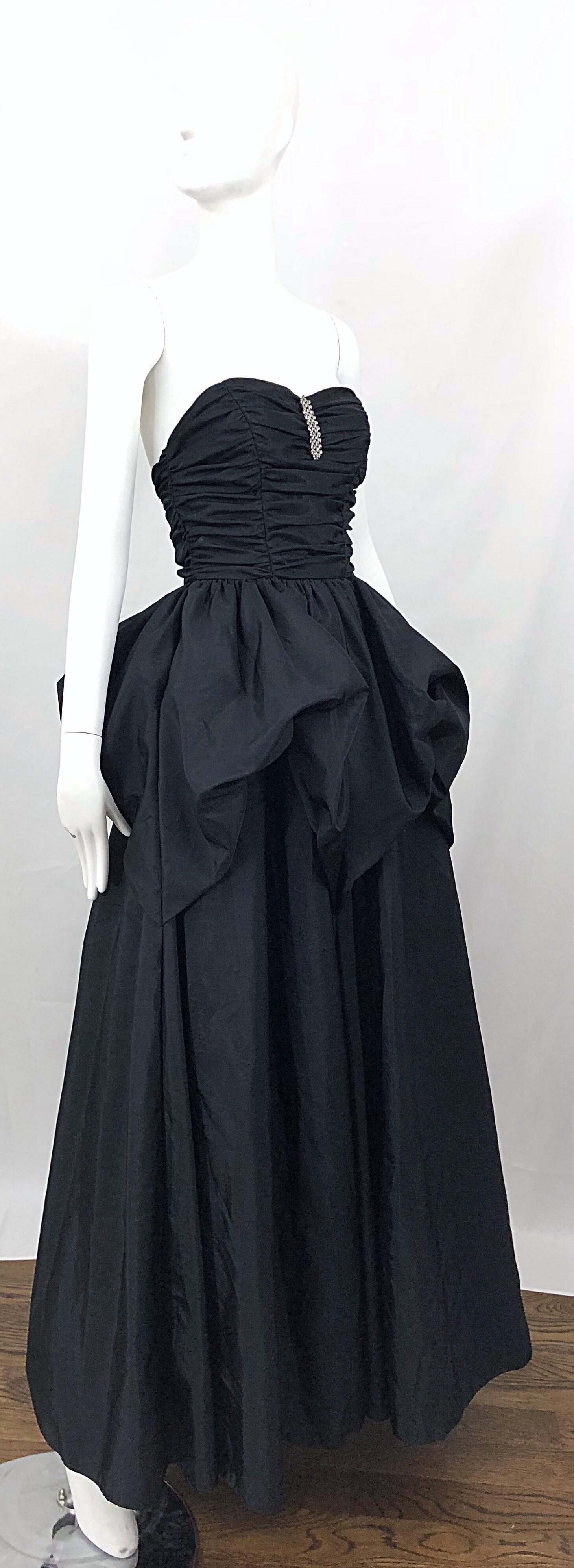 Vintage Mike Benet Sz 0/2 1980s Black Strapless Rhinestone Strapless Bustle Gown In Excellent Condition For Sale In San Diego, CA