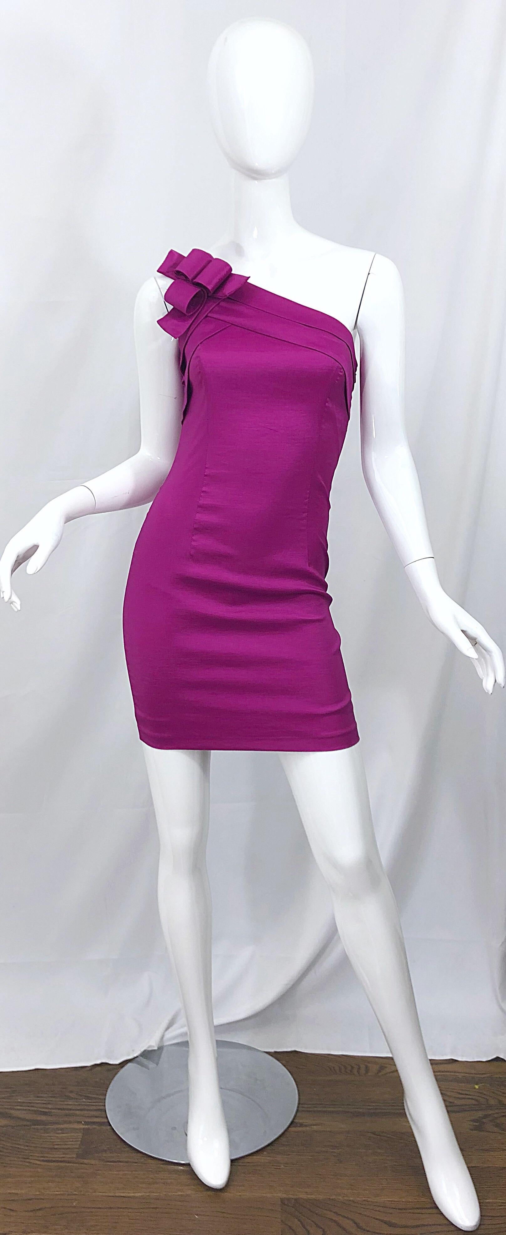 Sexy bodycon 90s  fuchsia / hot pink one shoulder mini dress! Features origami detail at top right shoulder. Hidden zipper up the side. Though no designer label remains, the quality and attention to detail is amazing. Fits like a dream, and