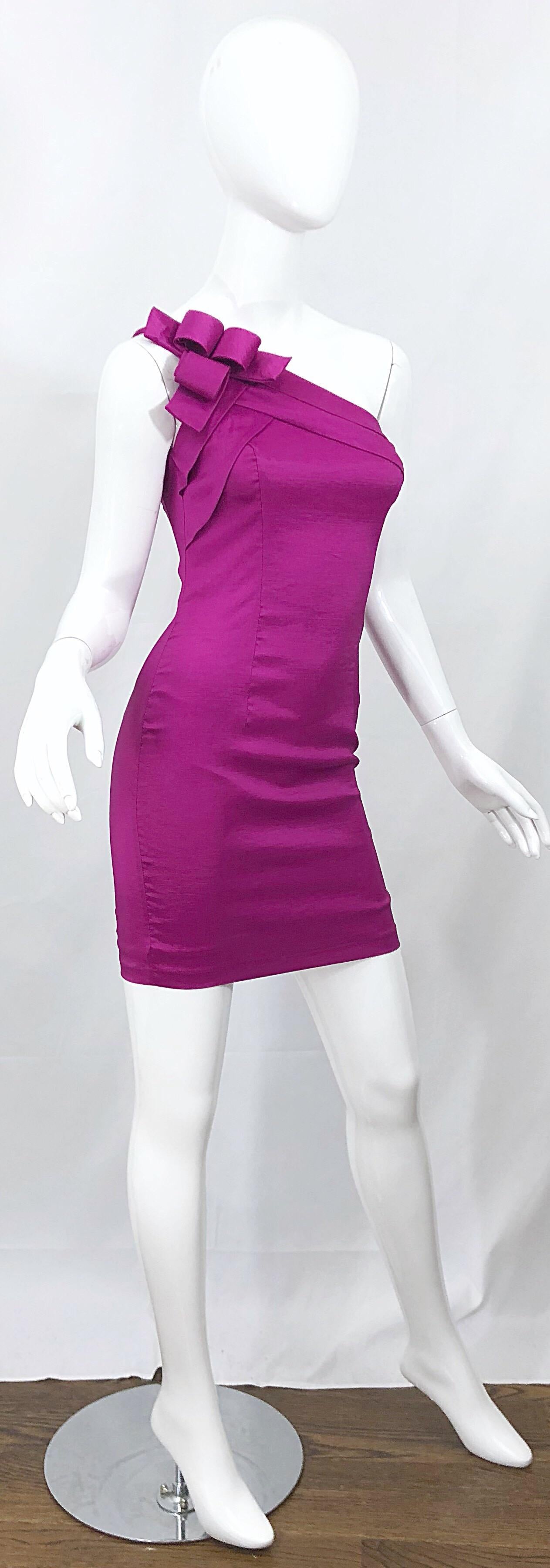 1990s One Shoulder Sexy Size 2 / 4 Fuchsia Hot Pink Origami Vintage Mini Dress In Excellent Condition In San Diego, CA