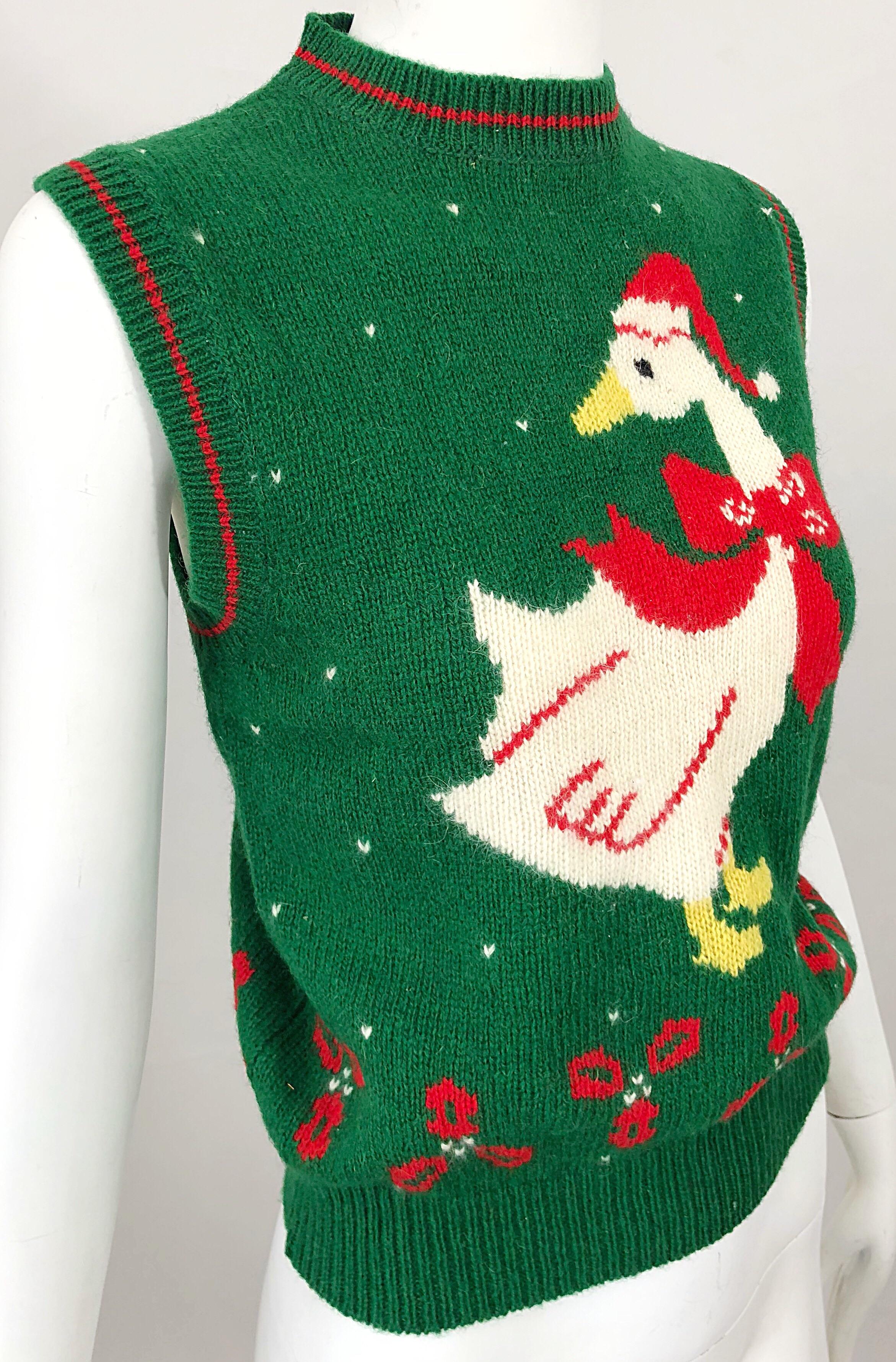 1970s Green and Red Intarsia Wool Swan Novelty 70s Christmas Sweater Vest In Excellent Condition In San Diego, CA