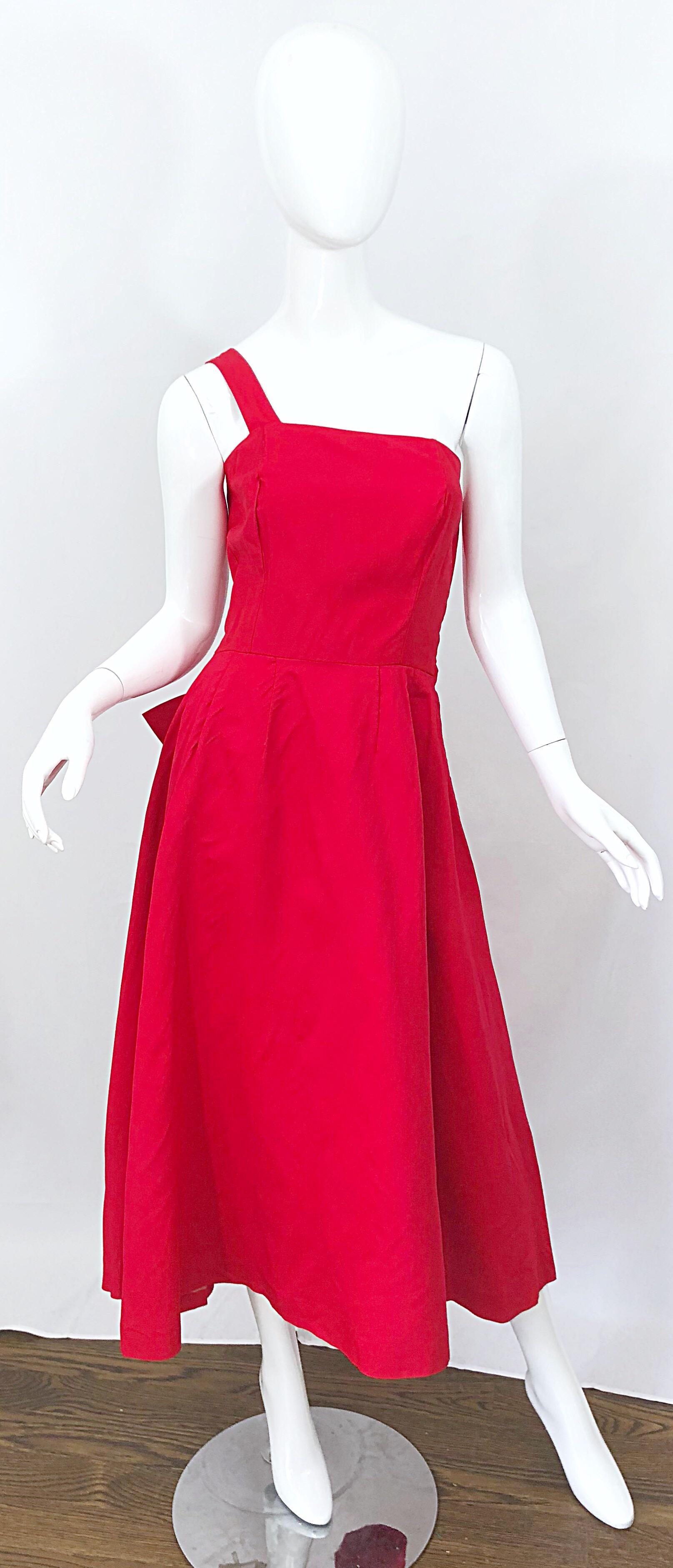 Rare and exquisite Avant Garde BESS MYERSON by Natlynn Demi Couture lipstick red and white one shoulder silk dress! Bess Myerson was a Miss America winner in 1945. She also dabbled into fashion, but her true love was politics.
This beauty features a