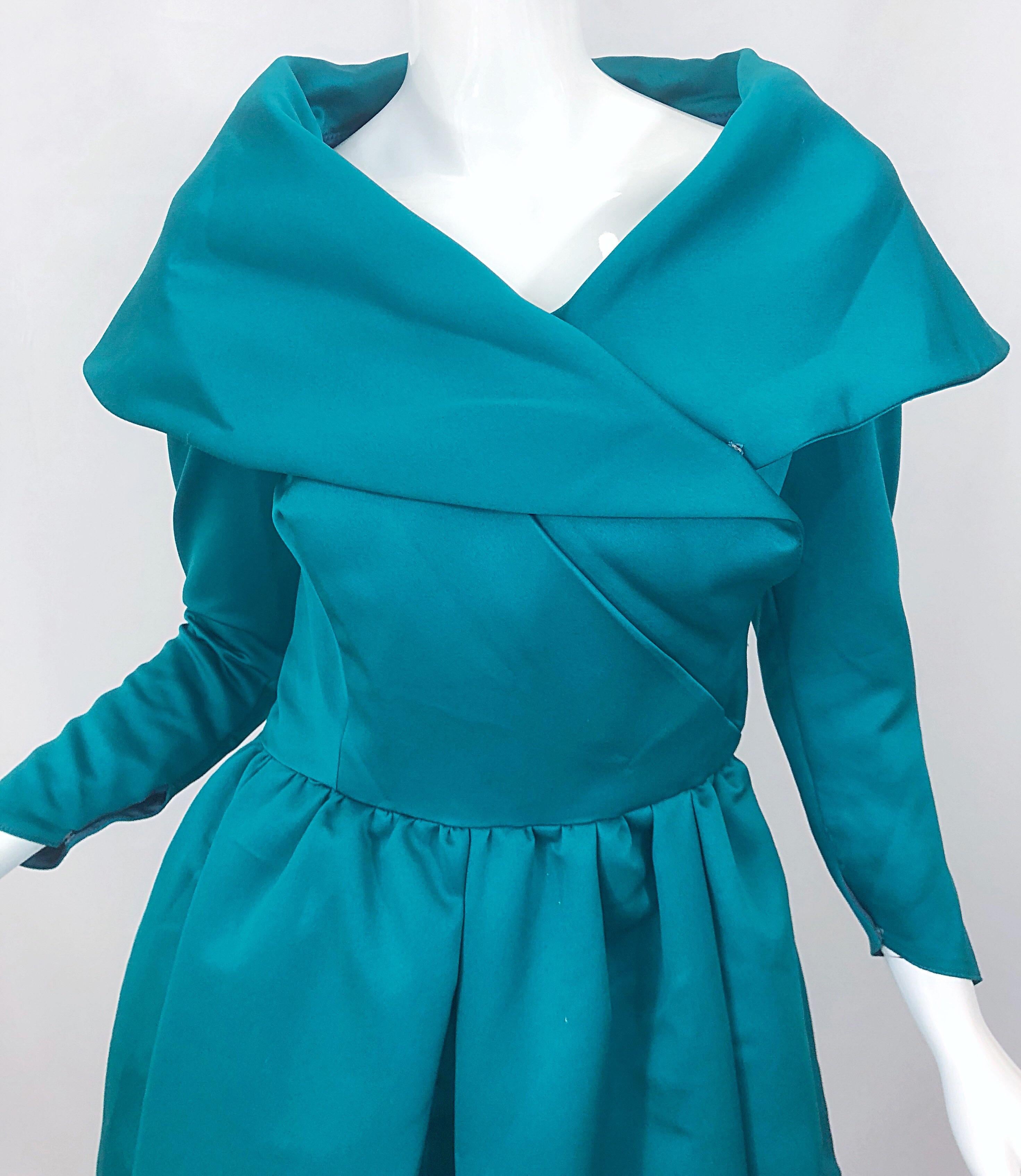Vintage Victor Costa Teal Green Blue Taglia 6 / 8 Abito da Cocktail in Raso con Maniche Lunghe In condizioni ottime in vendita a San Diego, CA
