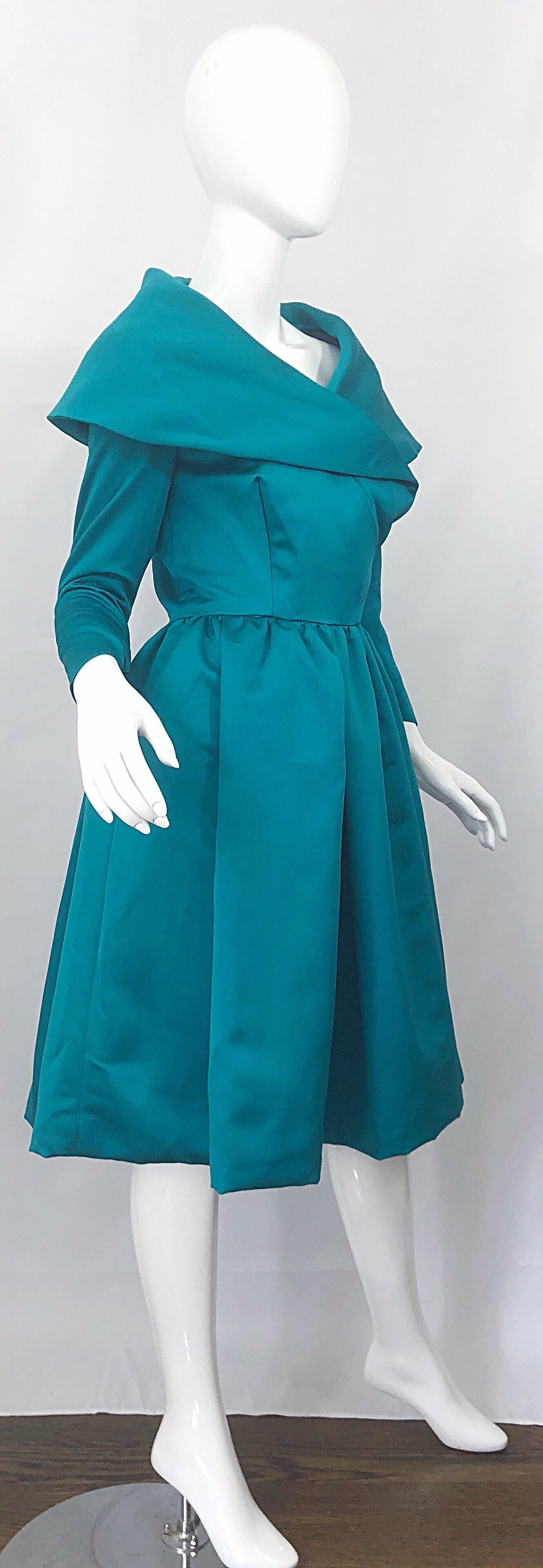 Vintage Victor Costa Teal Green Blue Size 6 / 8 Satin Long Sleeve Cocktail Dress For Sale 2