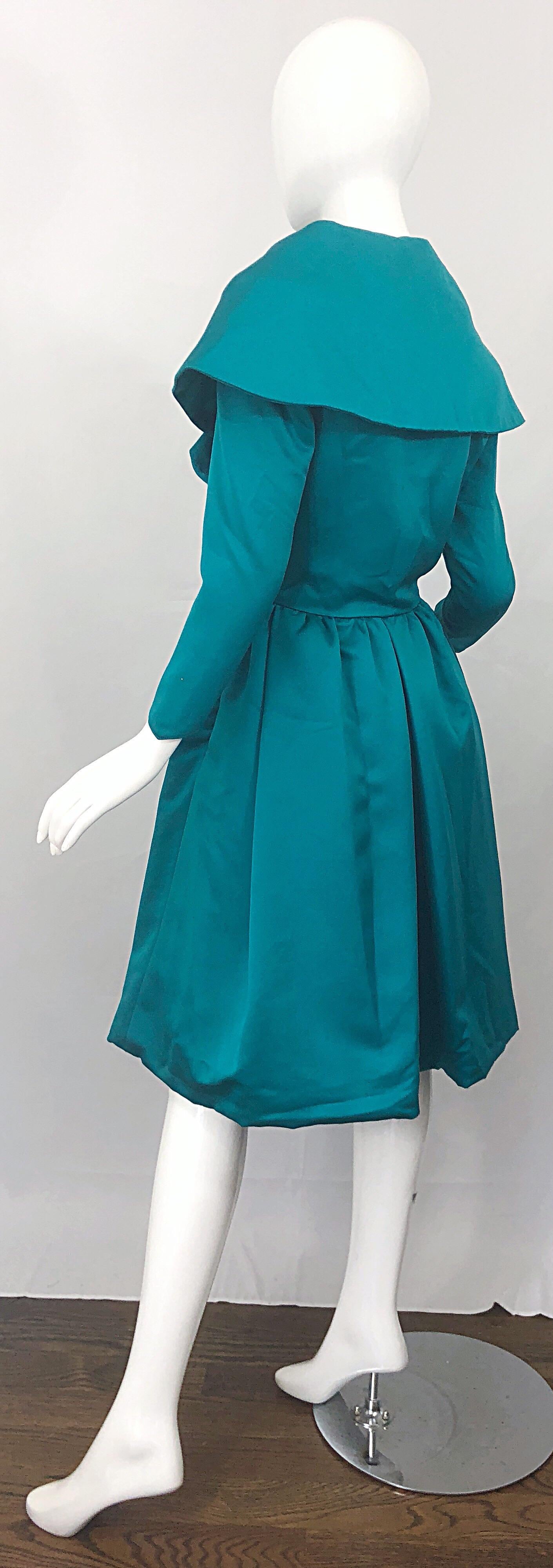 Vintage Victor Costa Teal Green Blue Size 6 / 8 Satin Long Sleeve Cocktail Dress For Sale 3