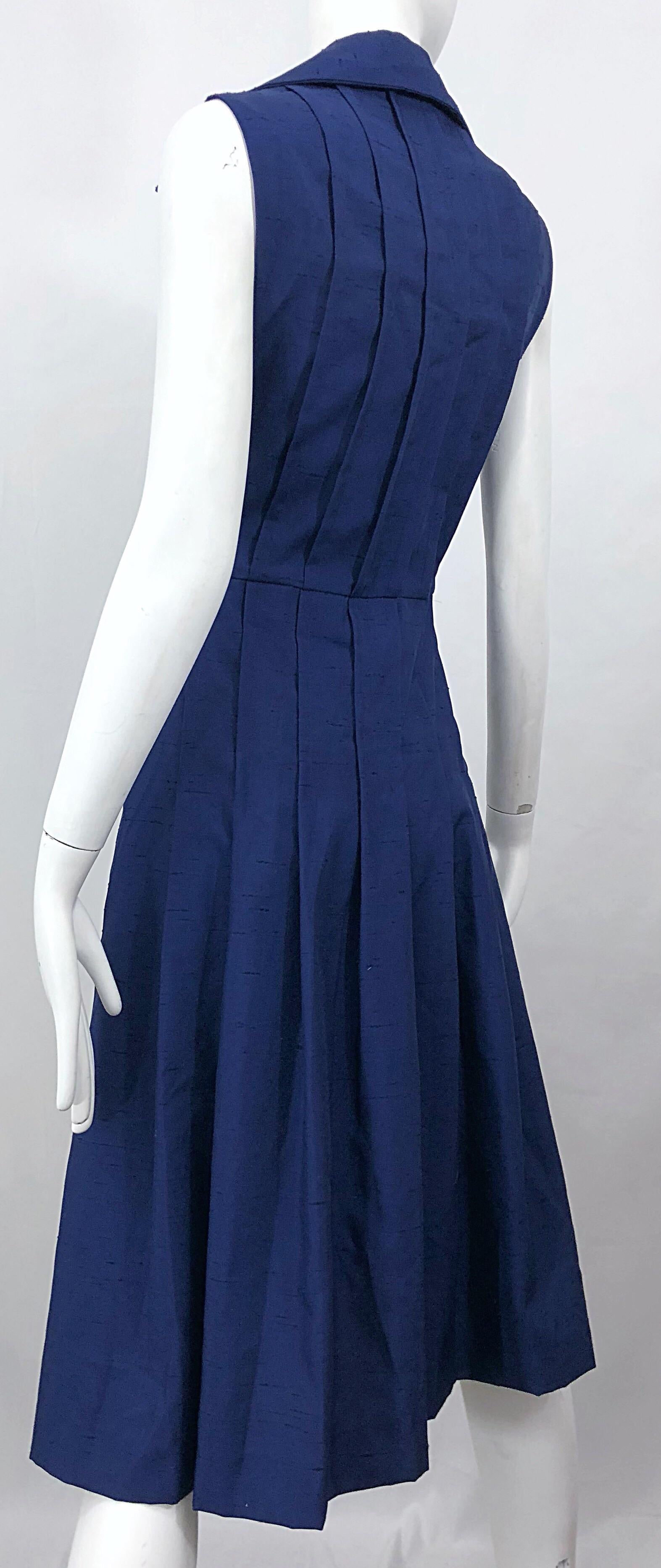 1990s Saks 5th Avenue Sz 8 10 Navy Blue Silk Vintage 90s Sleeveless Shirt Dress In Excellent Condition For Sale In San Diego, CA