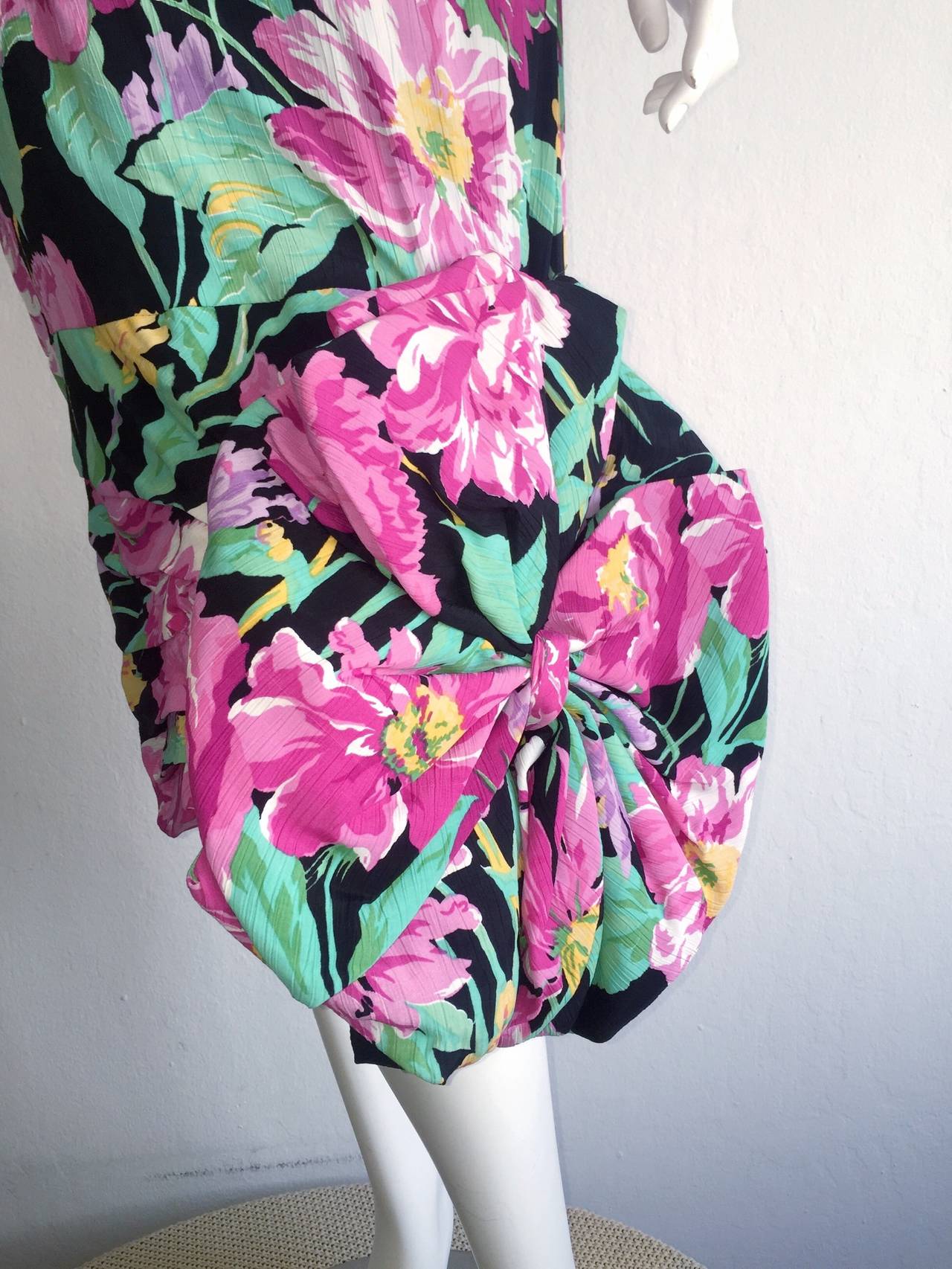Maravilloso Vestido Vintage Victor Costa Avant Garde ' Origami ' Floral de Seda Gris en venta