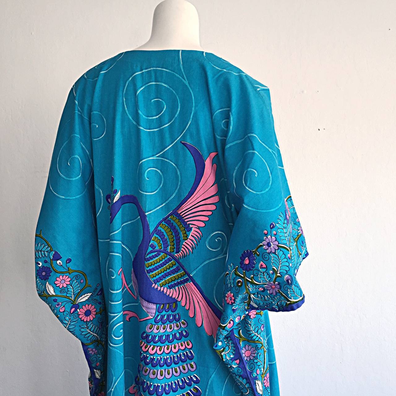 Amazing Vintage Neiman Marcus Peacock Asian Themed Colorful Cotton Caftan In Excellent Condition In San Diego, CA