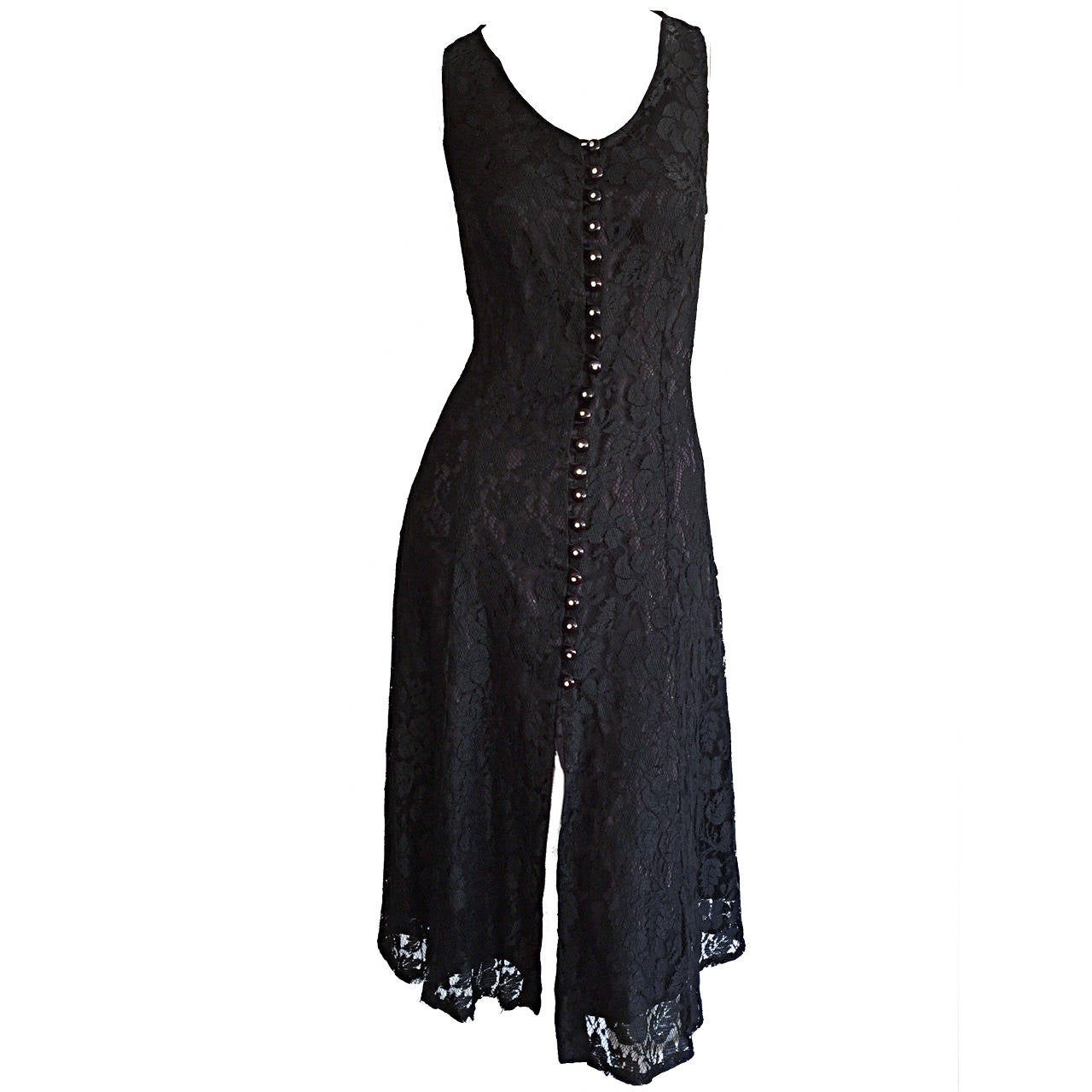 Paco Rabbane 1990er Schwarzes Babydoll-Kleid aus Spitze mit Strass-Knöpfen im Angebot