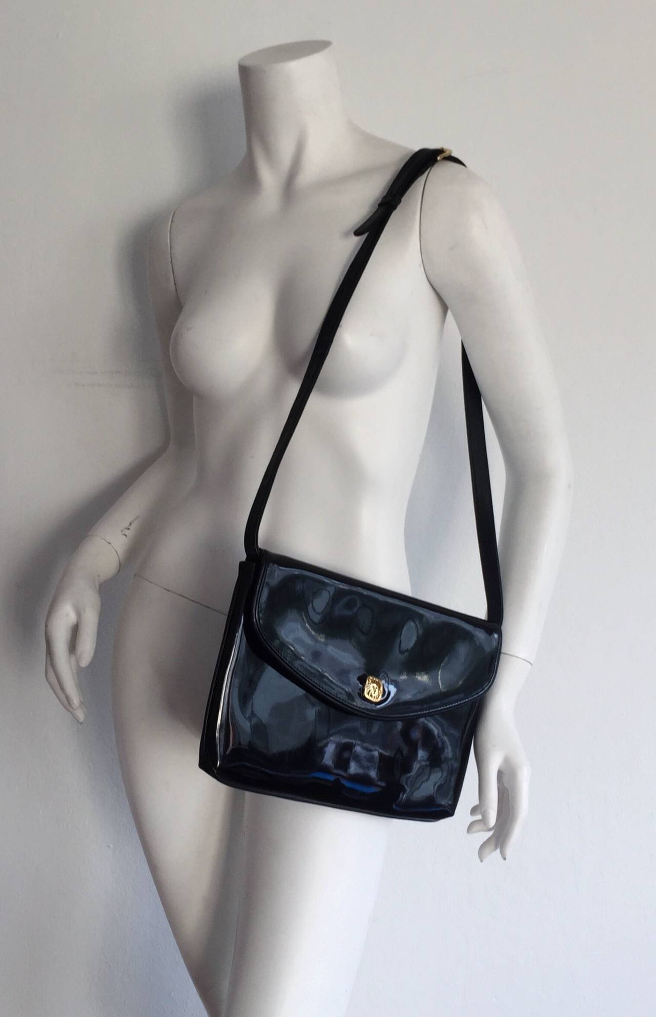 Chic vintage Anne Klein for Oroton black patent leather convertible clutch/purse/crossbody purse! Signature Klein lion emblem at front. Classic oversized envelope style. Removable strap, that can serve as a shoulder bag, or crossbody bag. Easily