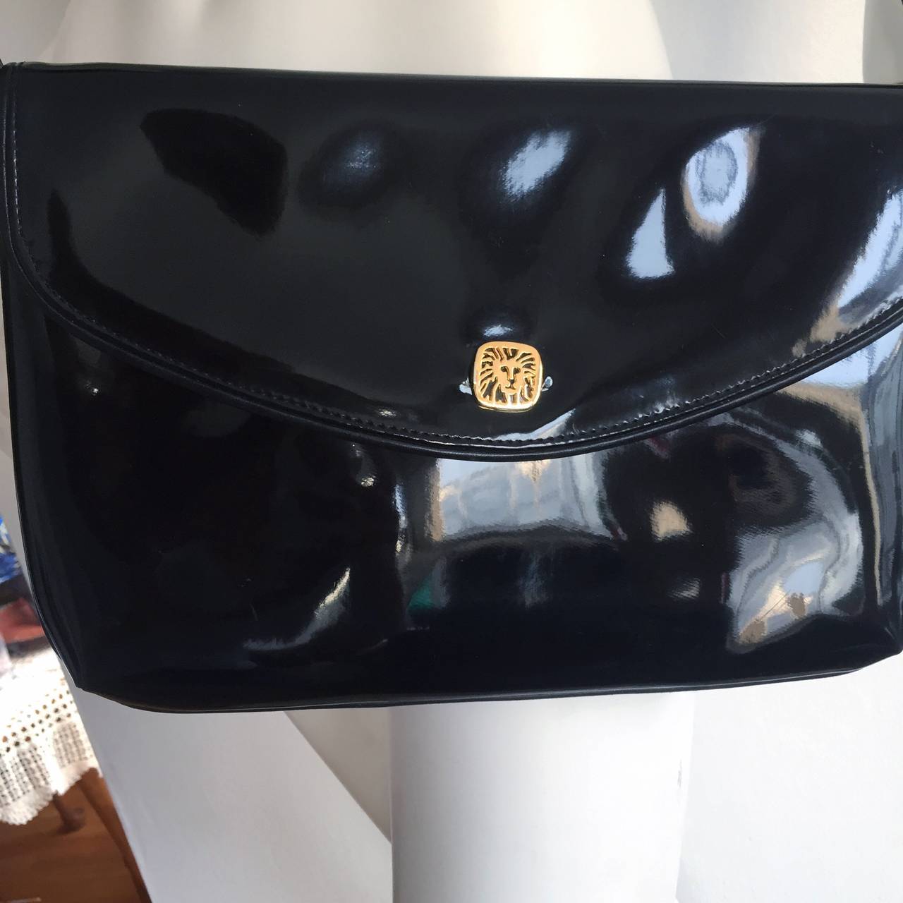 Women's 1980s Vintage Anne Klein for Oroton Black Patent Leather Clutch / Crossbody Bag For Sale