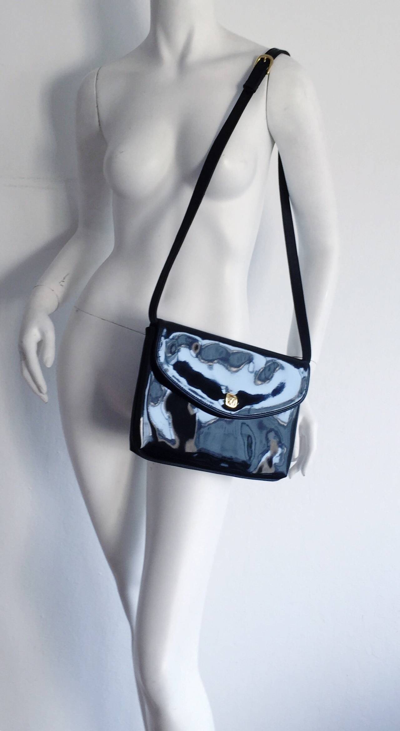 1980s Vintage Anne Klein for Oroton Black Patent Leather Clutch / Crossbody Bag For Sale 2