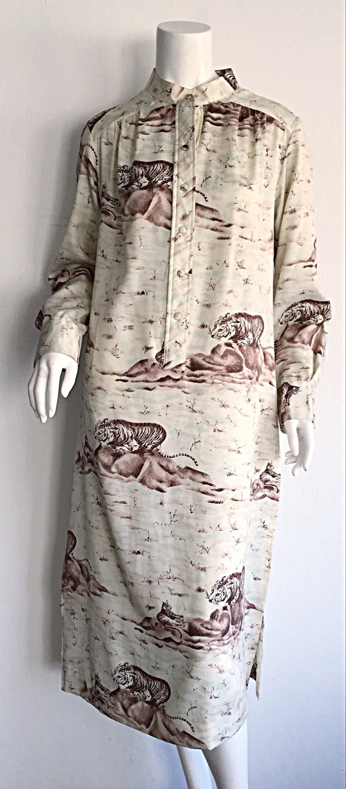 Rare Vintage Jeanne Lanvin Asian / Chinese Themed Tiger Print Tunic Dress In Excellent Condition In San Diego, CA