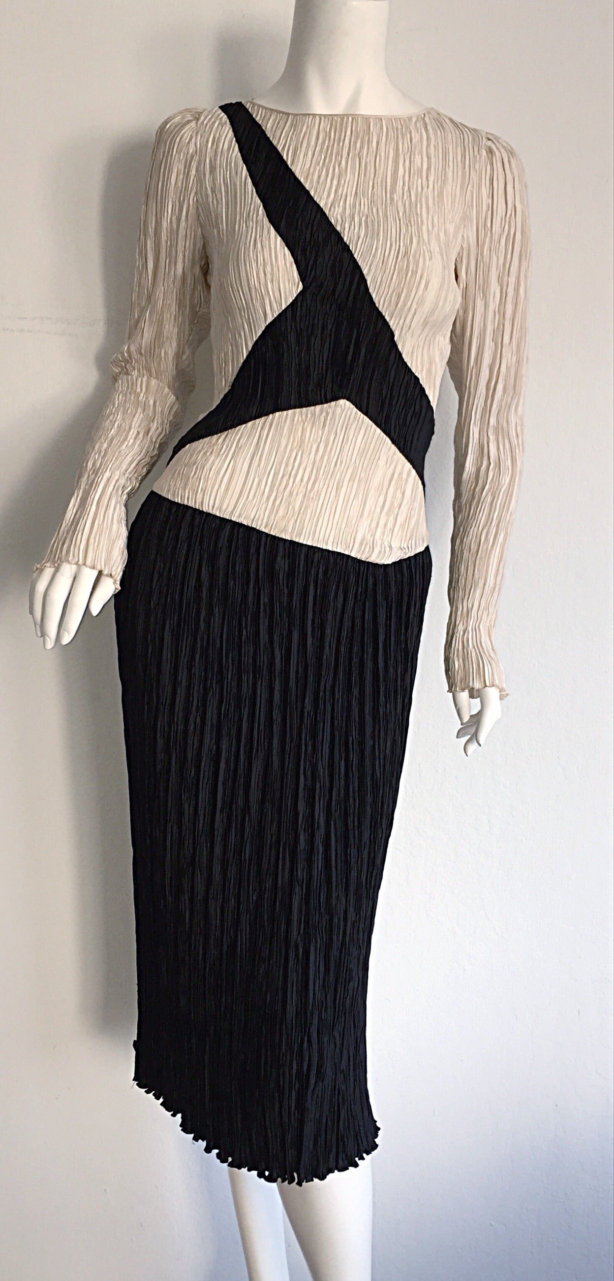 Incredible vintage Mary McFadden black and white fortuny pleated dress! Slimming abstract effect on front and back. Chic long sleeves. Signature McFadden pleating throughout. Ties at back neck. In great condition. Marked Size 4, but can fit larger,