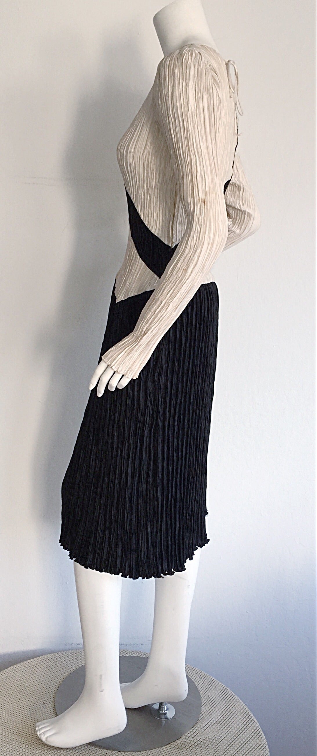 Vintage Mary McFadden Couture Black + White Fortuny Pleated Dress In Excellent Condition For Sale In San Diego, CA