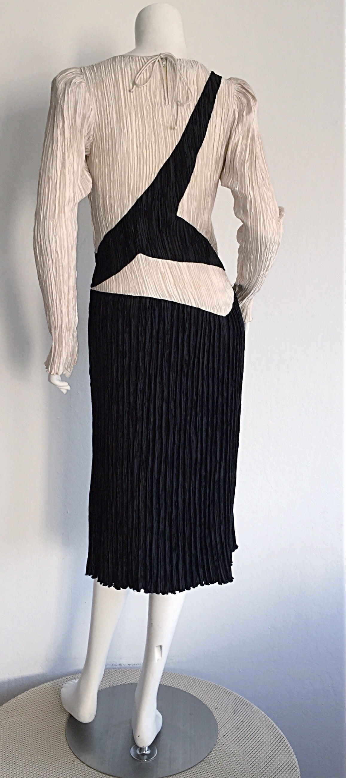 Vintage Mary McFadden Couture Black + White Fortuny Pleated Dress For Sale 2