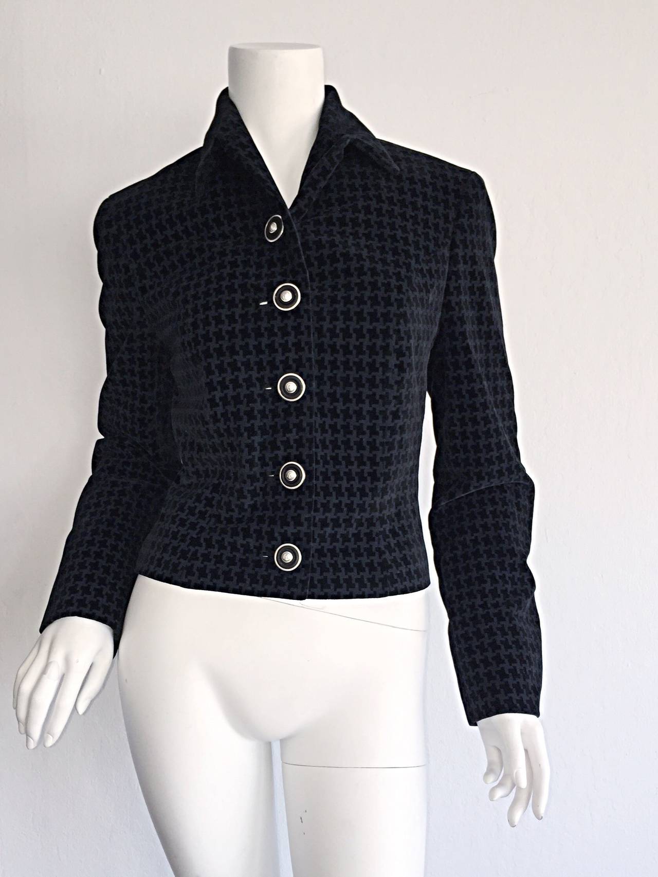 Awesome vintage Gianni Versace 'Versus' Pre-Death slim fitted blazer/jacket! Signature silver + black Medusa buttons up the front, and at cuffs. Perfect transitional piece--can easily be dressed up or down. Made in Italy.  Fully lined. In great