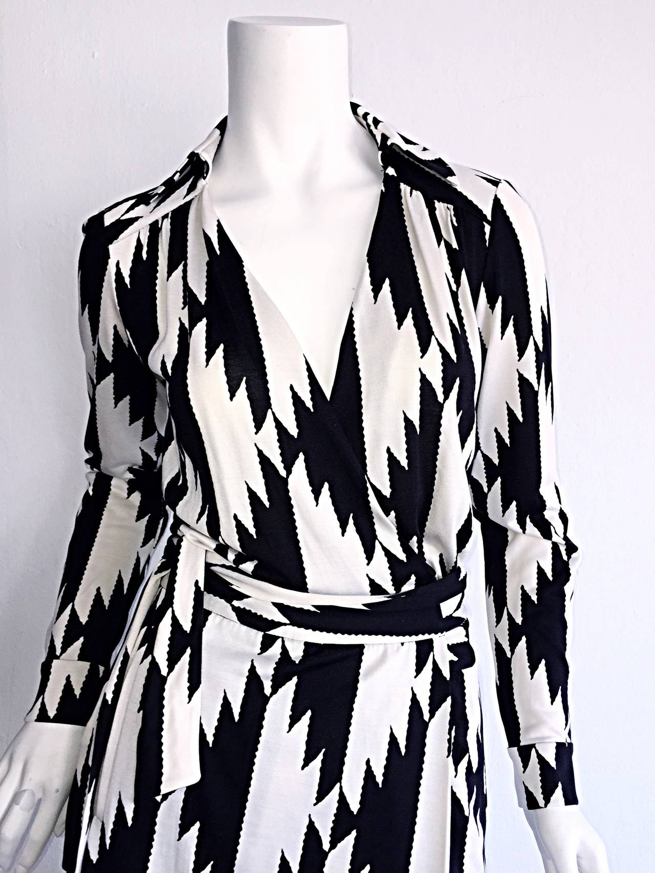 1990s Diane Von Furstenberg Black + White Geometric Aztec Silk Wrap Dress DVF In Excellent Condition In San Diego, CA