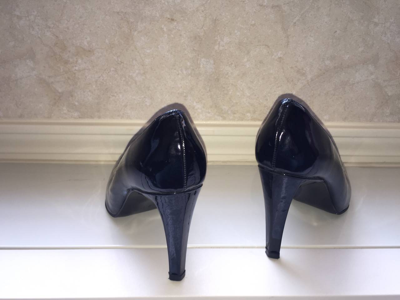 Vintage Carlos Falchi Classic Black Patent Leather Pumps / Heels / Shoes Size 8 For Sale 4