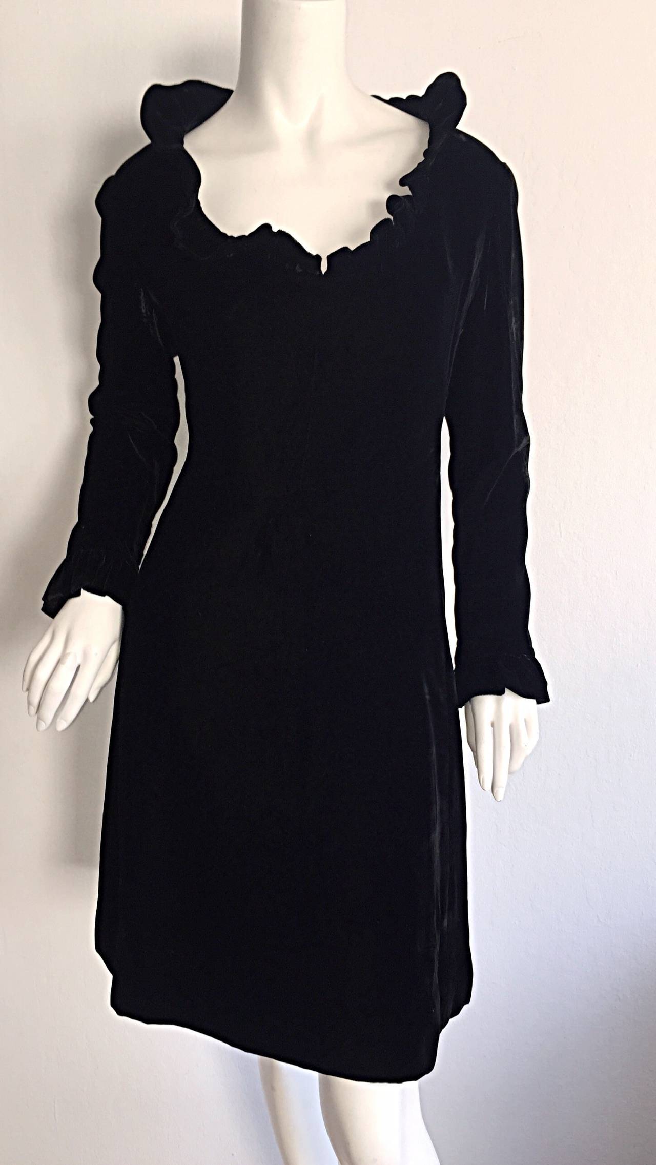Beautiful 1960s Mollie Parnis Black Silk Velvet Mod A - Line Dress 3