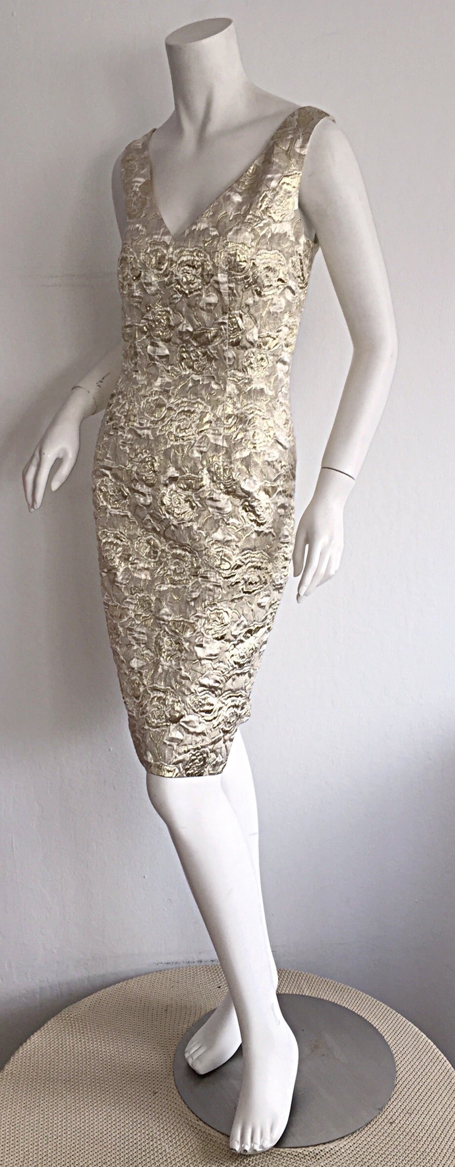 Beautiful Vintage Farinae I. Magnin Gold + Silver Brocade Cocktail Wiggle Dress In Excellent Condition In San Diego, CA